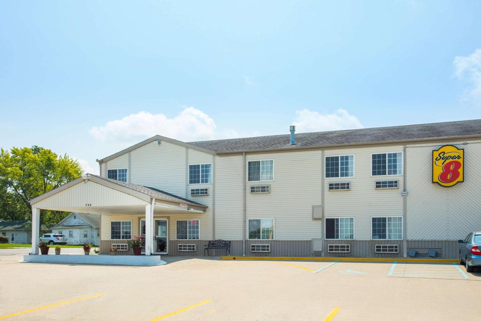 Super 8 by Wyndham Sweet Springs photo 2