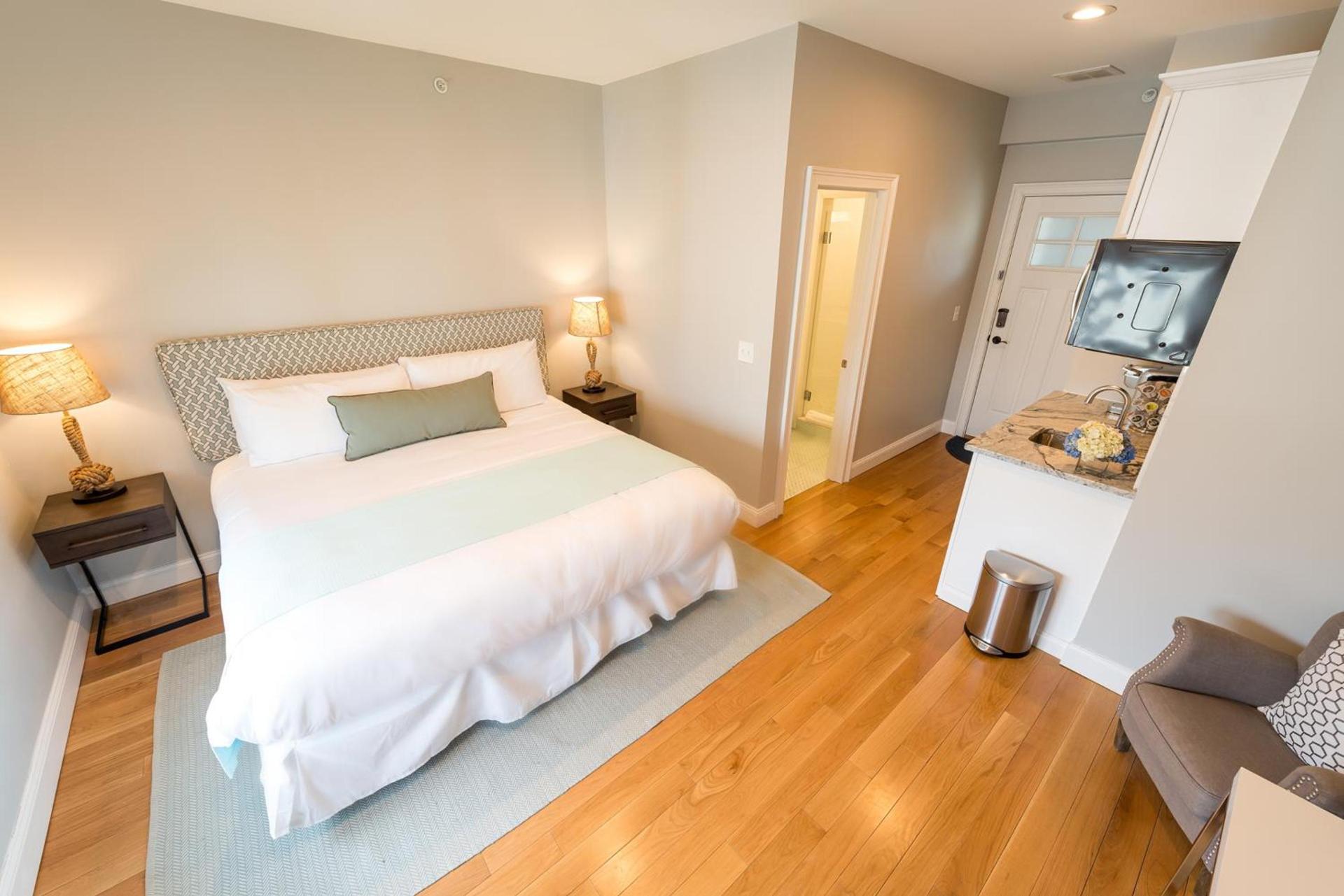 The East Island Reserve Hotel photo 9