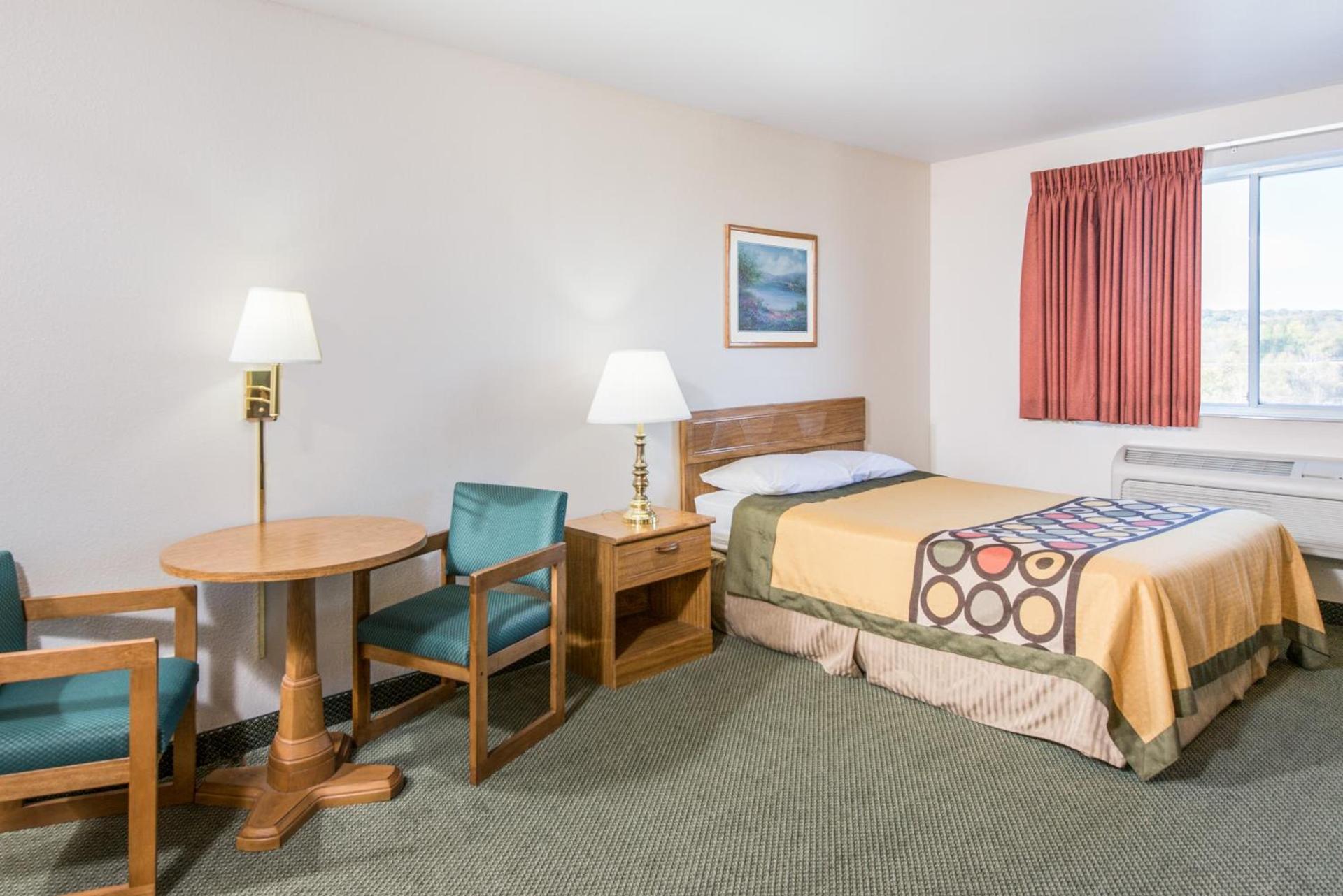 Super 8 by Wyndham West Middlesex/Sharon Area photo 16