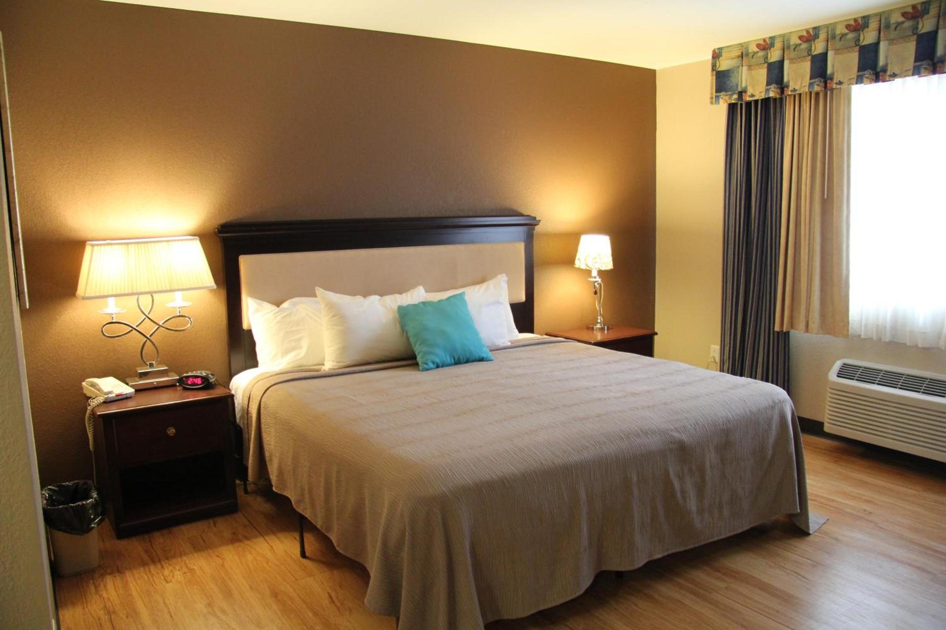 Green Acres Hotel photo 4