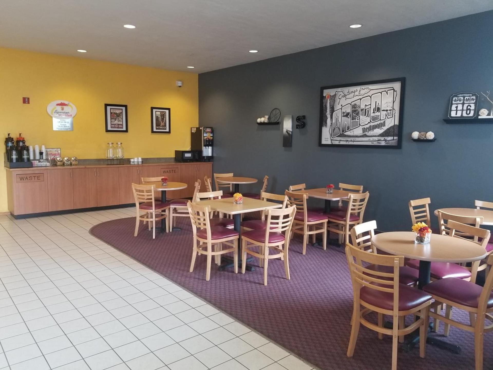 Super 8 by Wyndham Redmond photo 27