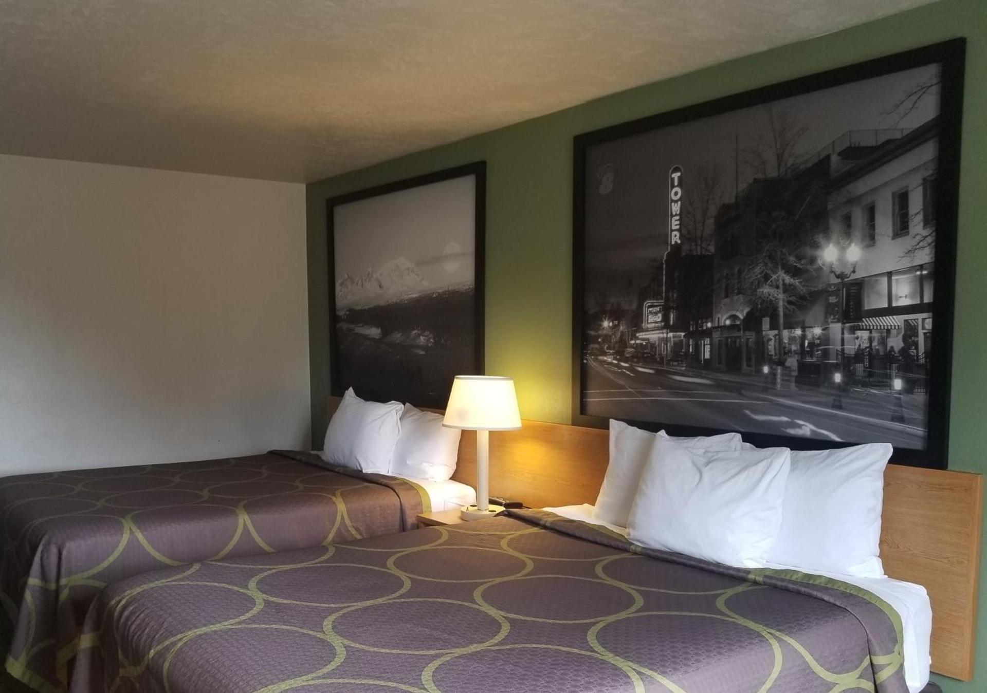 Super 8 by Wyndham Redmond photo 26