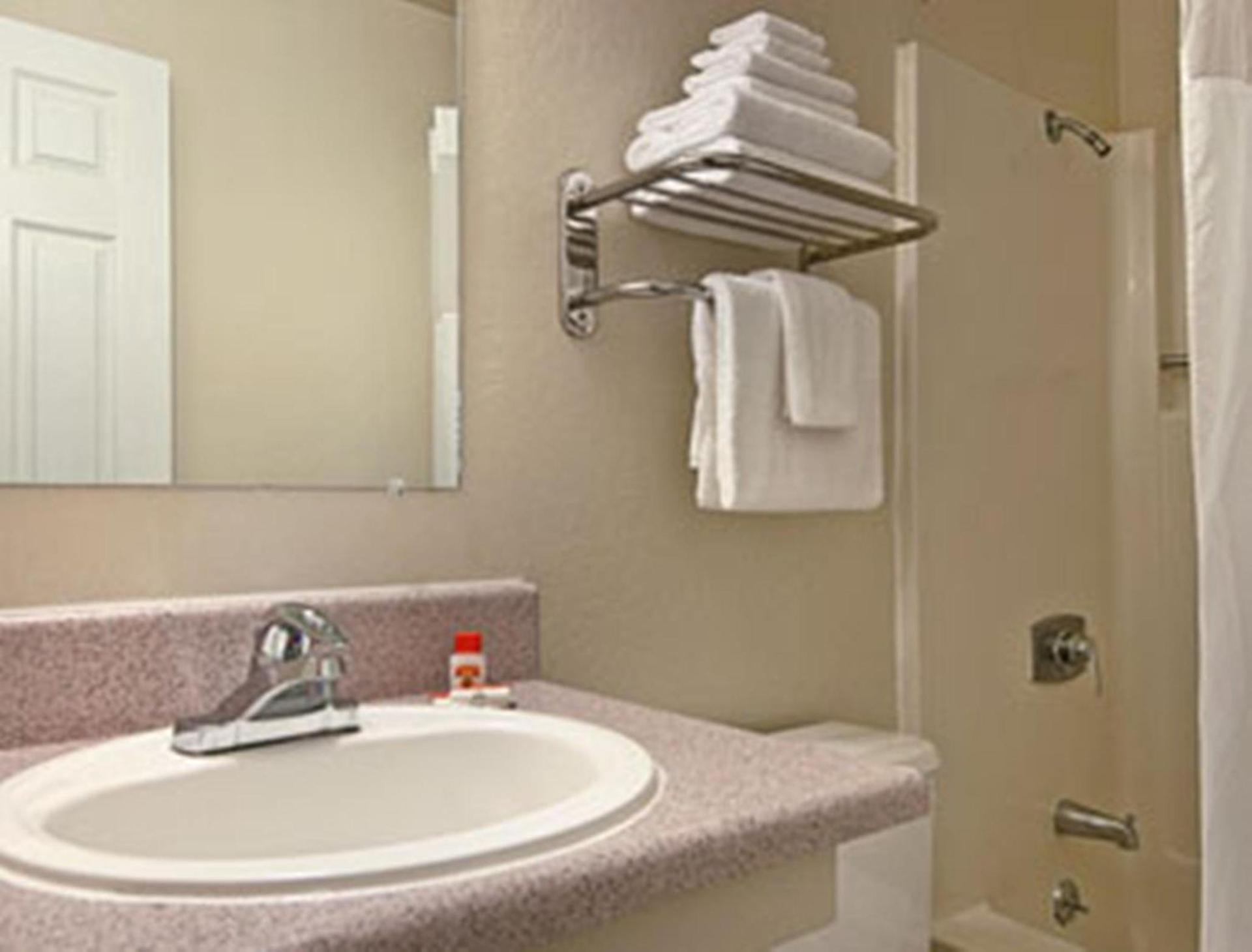Super 8 by Wyndham Sacramento/Florin Rd photo 23