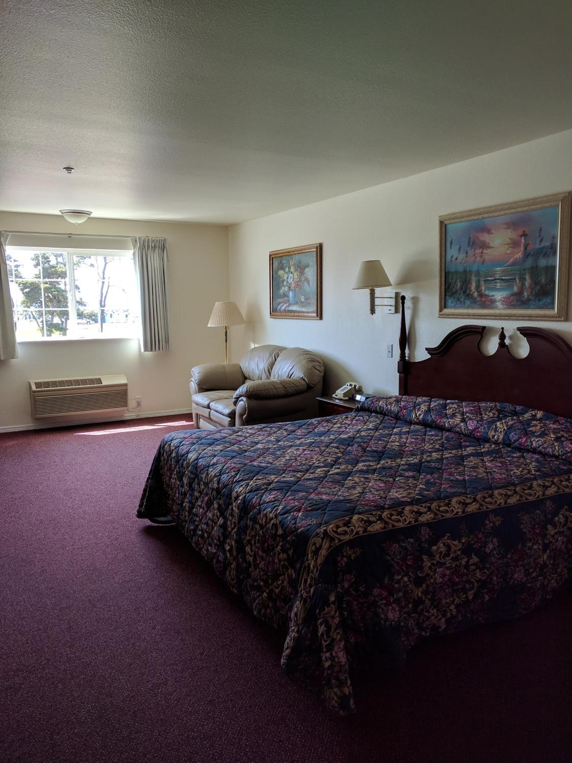 Lighthouse Inn photo 31