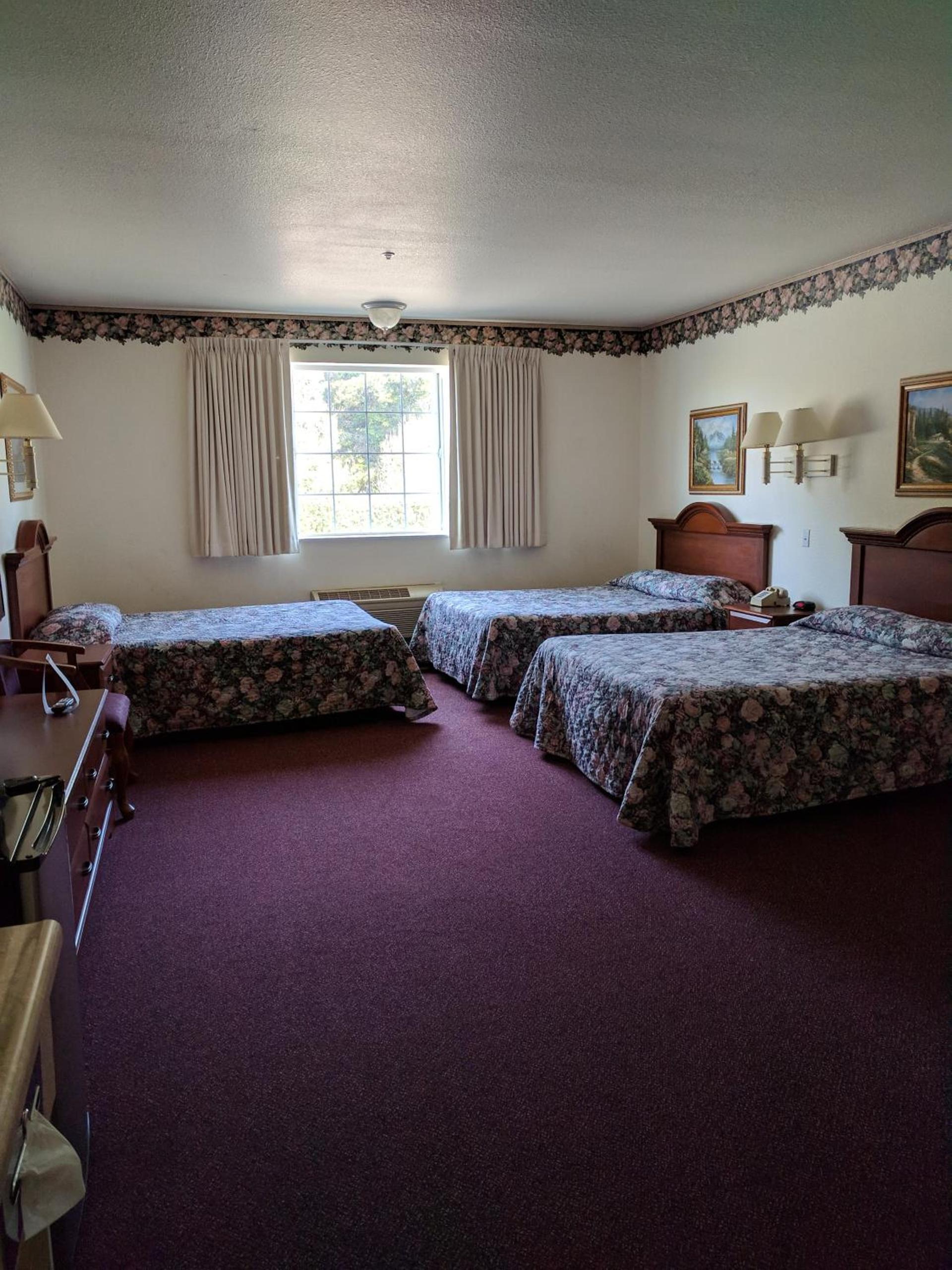 Lighthouse Inn photo 32