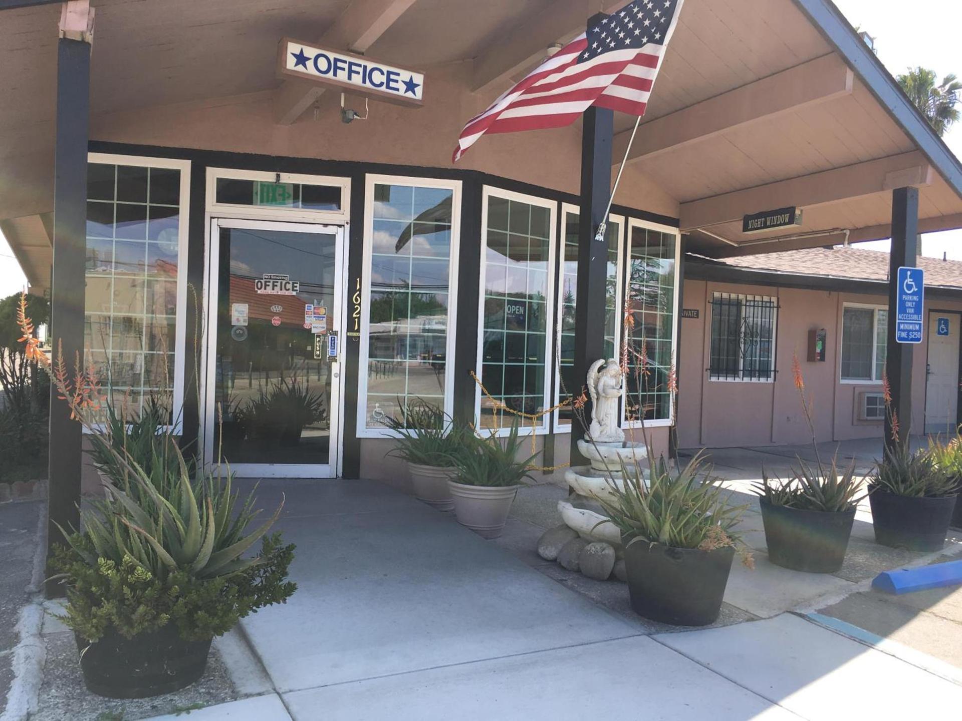 Maple Inn and Suites Los Banos photo 5