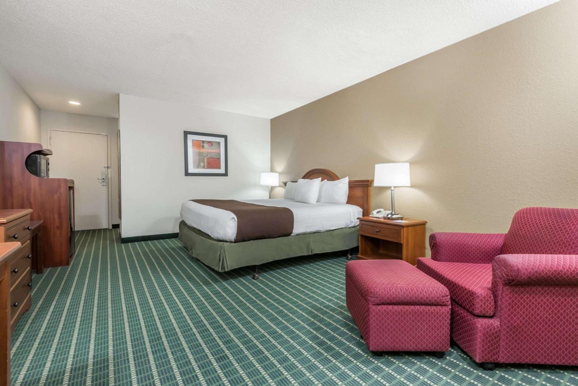 Baymont by Wyndham Kokomo photo 10