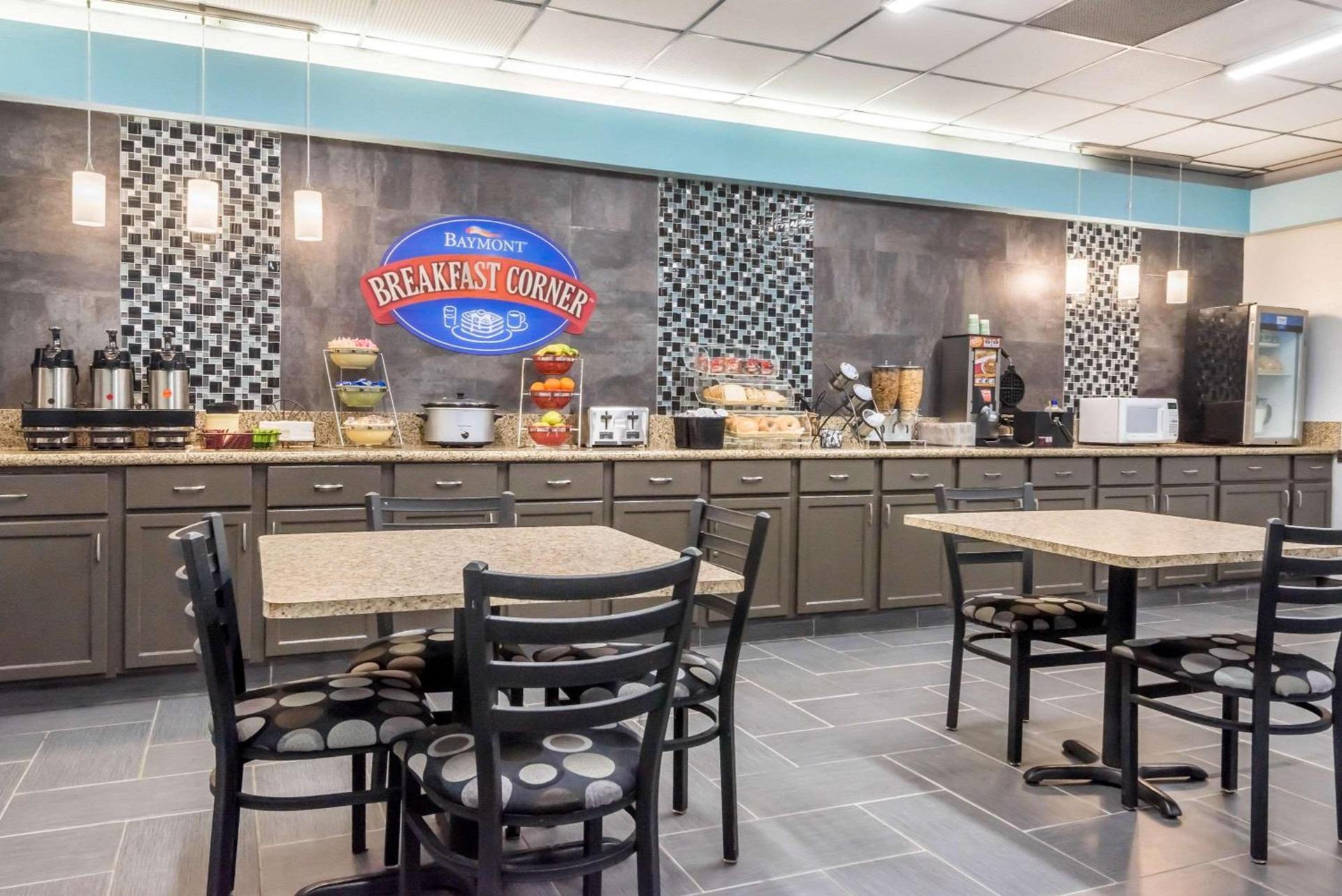 Baymont by Wyndham Kokomo photo 17