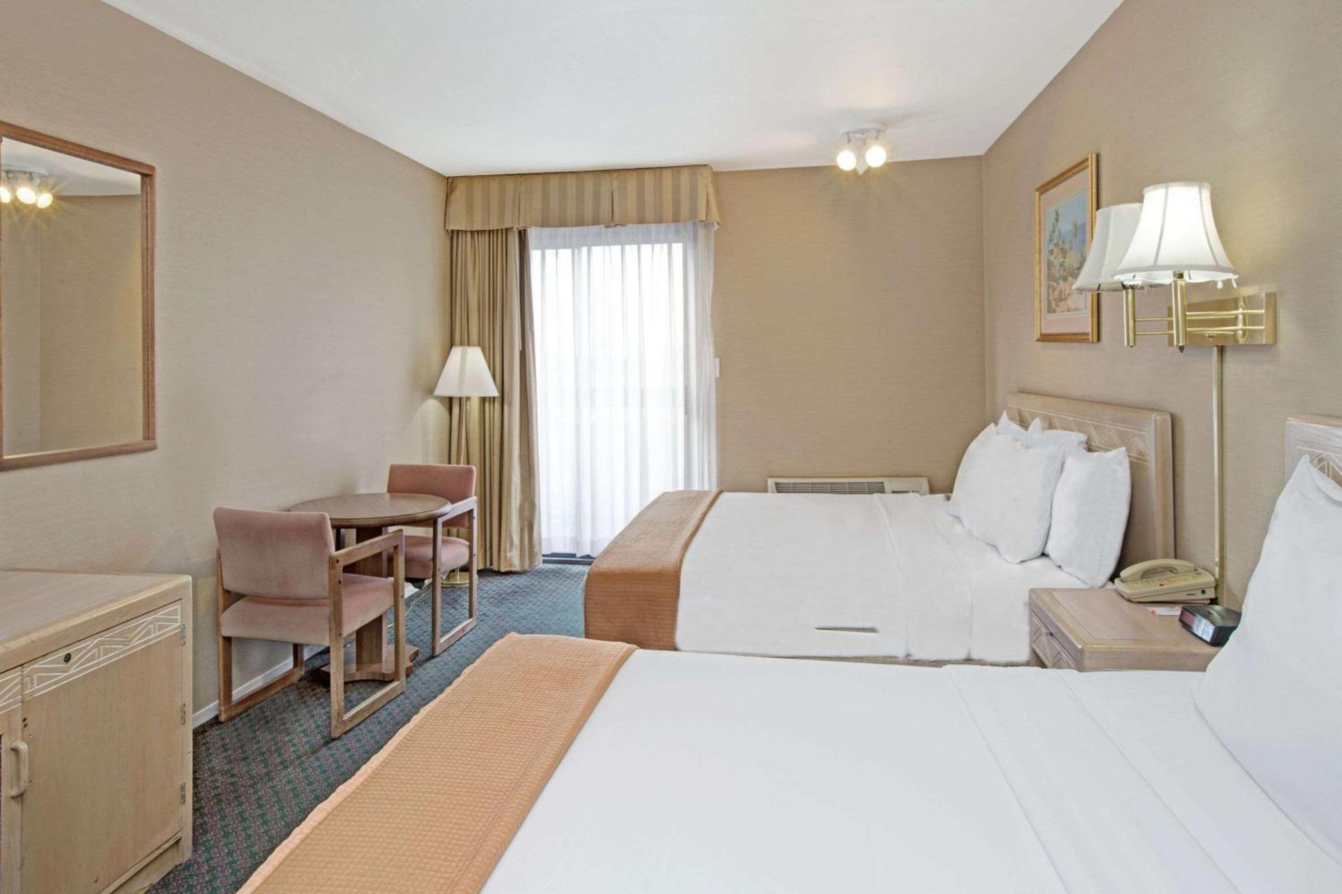 Howard Johnson by Wyndham Torrance photo 7