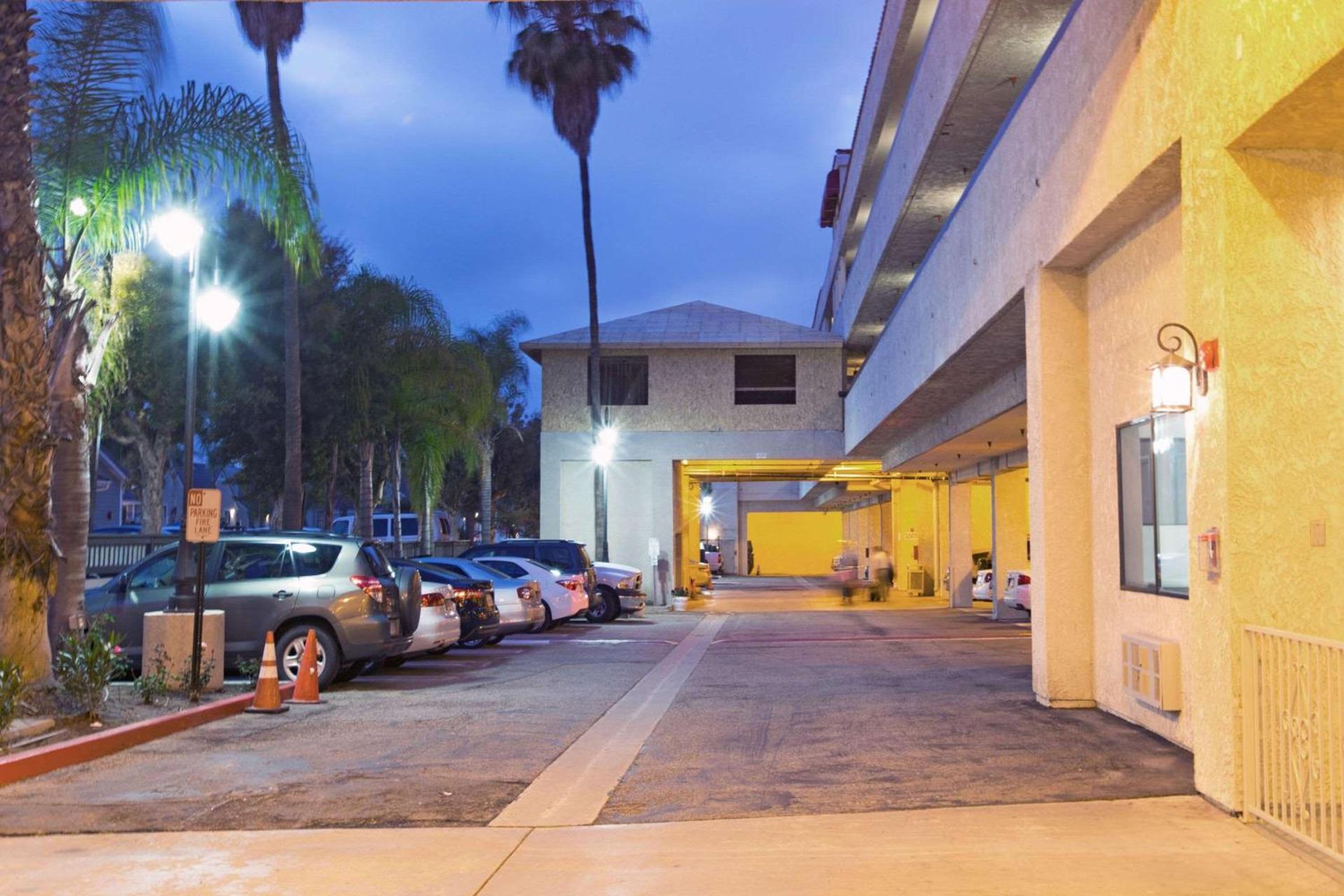 Howard Johnson by Wyndham Torrance photo 14