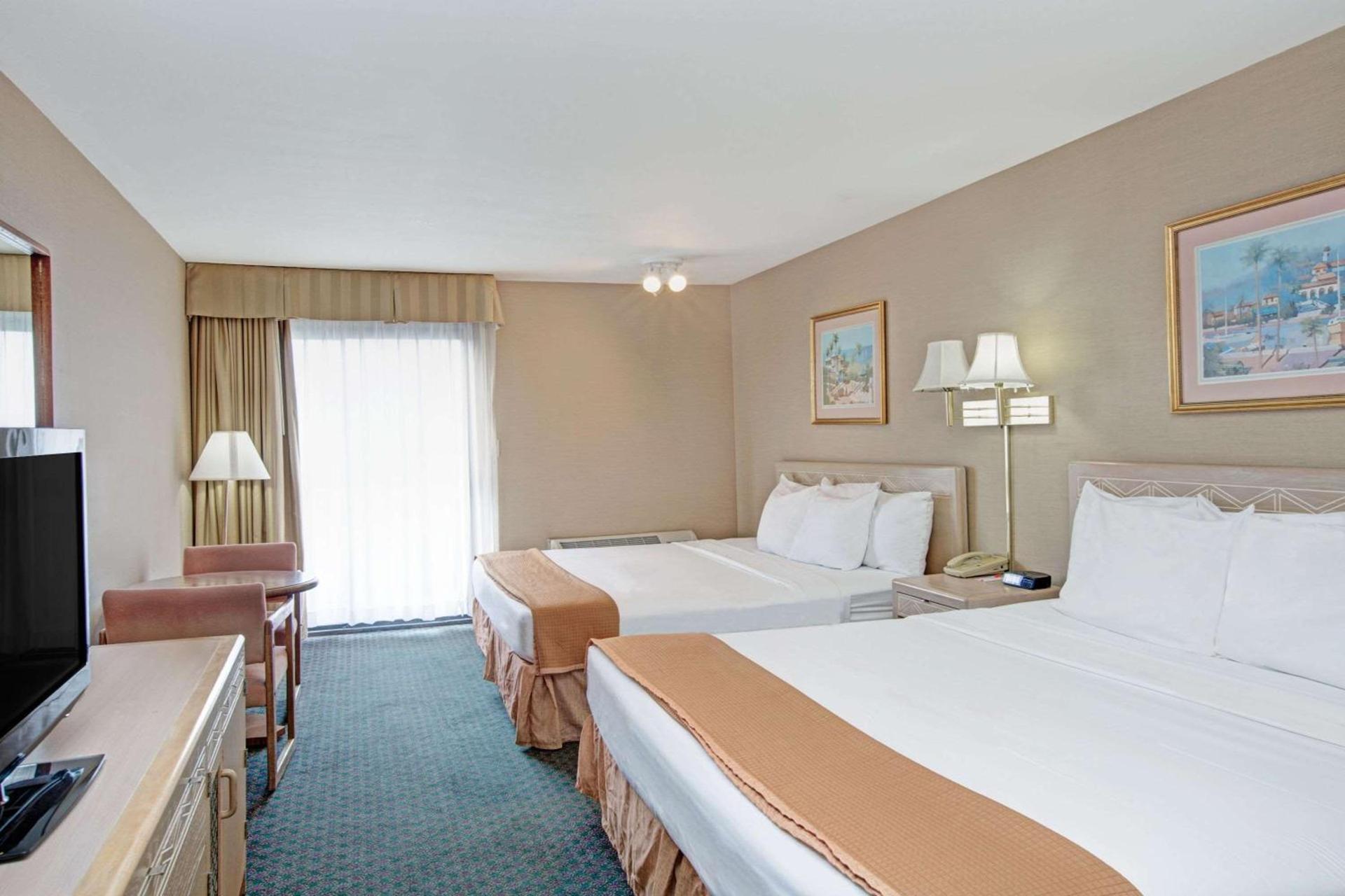 Howard Johnson by Wyndham Torrance photo 15