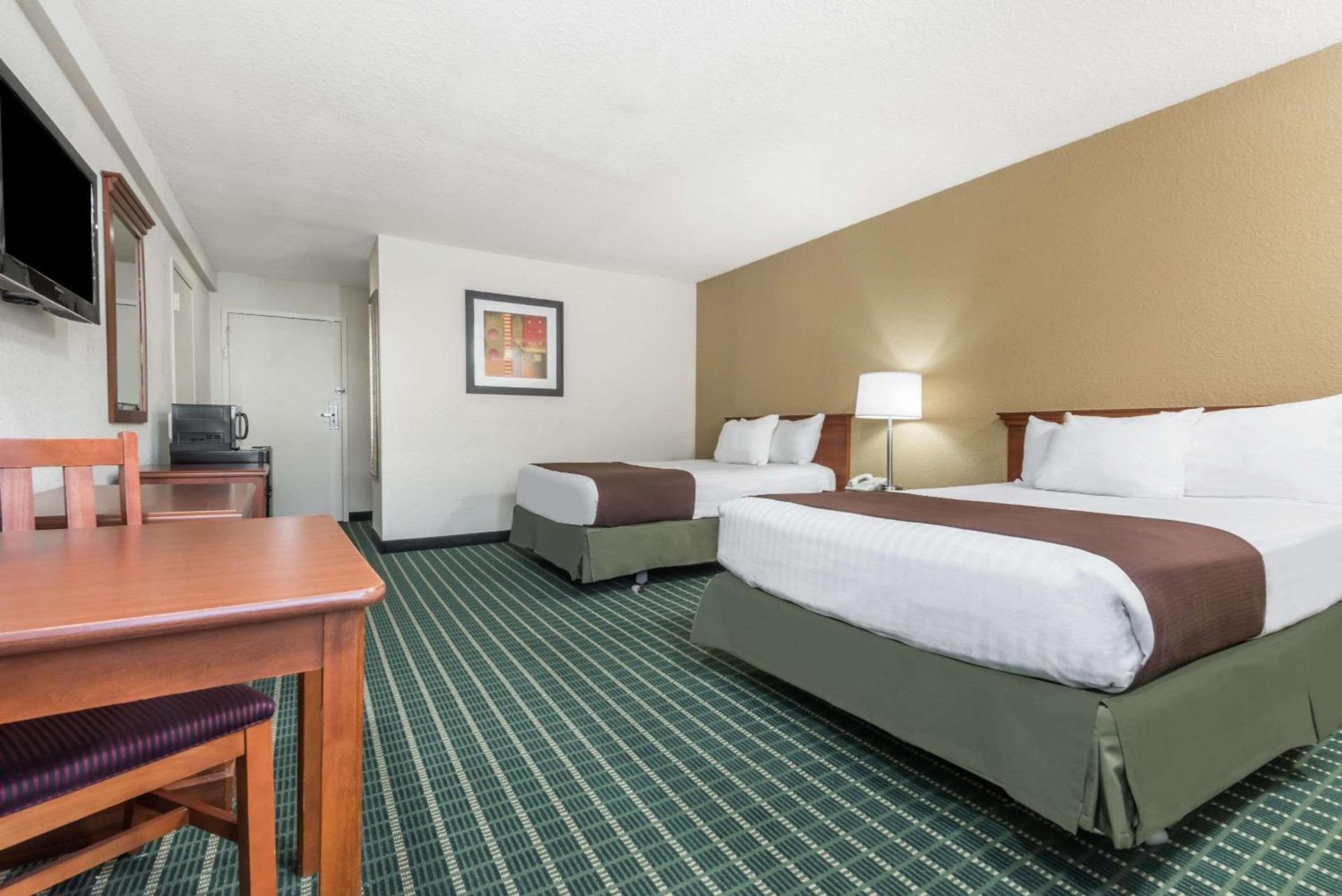 Baymont by Wyndham Kokomo photo 6