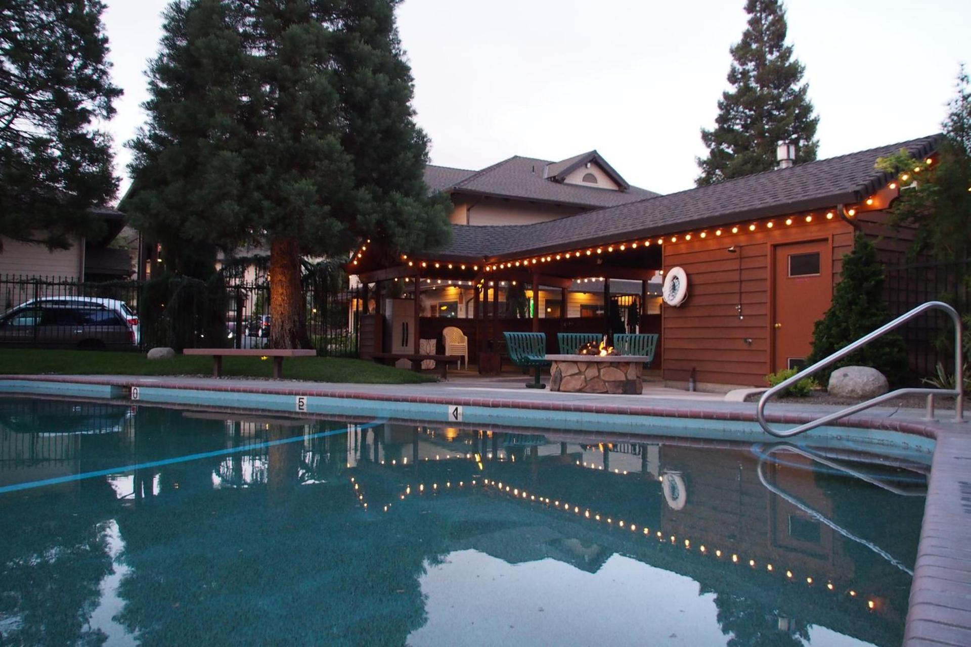Redwood Hyperion Suites photo 10