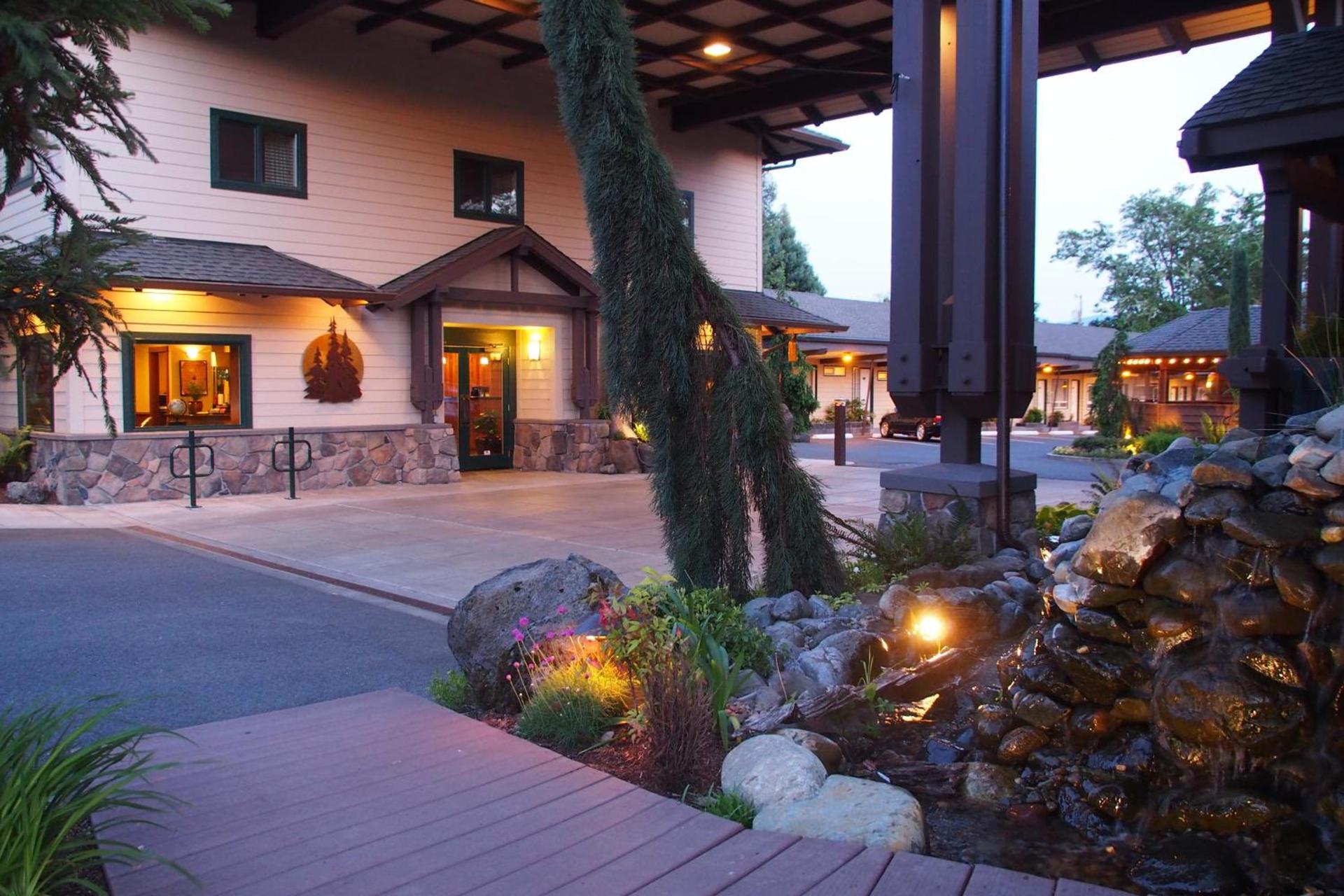 Redwood Hyperion Suites photo 1