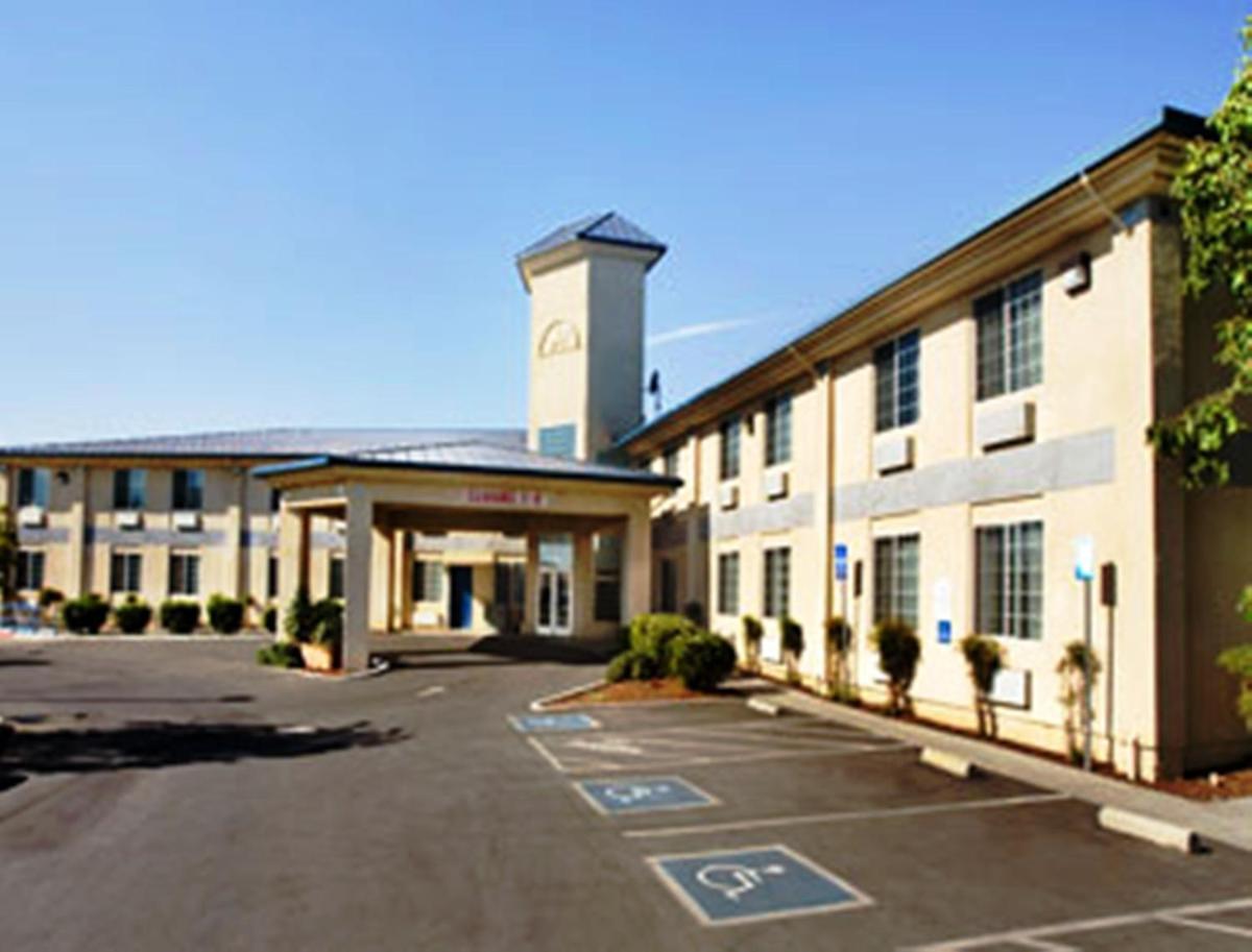 Ramada by Wyndham Williams photo 4