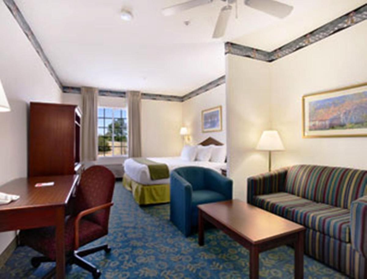 Ramada by Wyndham Williams photo 11