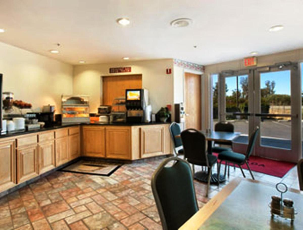 Ramada by Wyndham Williams photo 20
