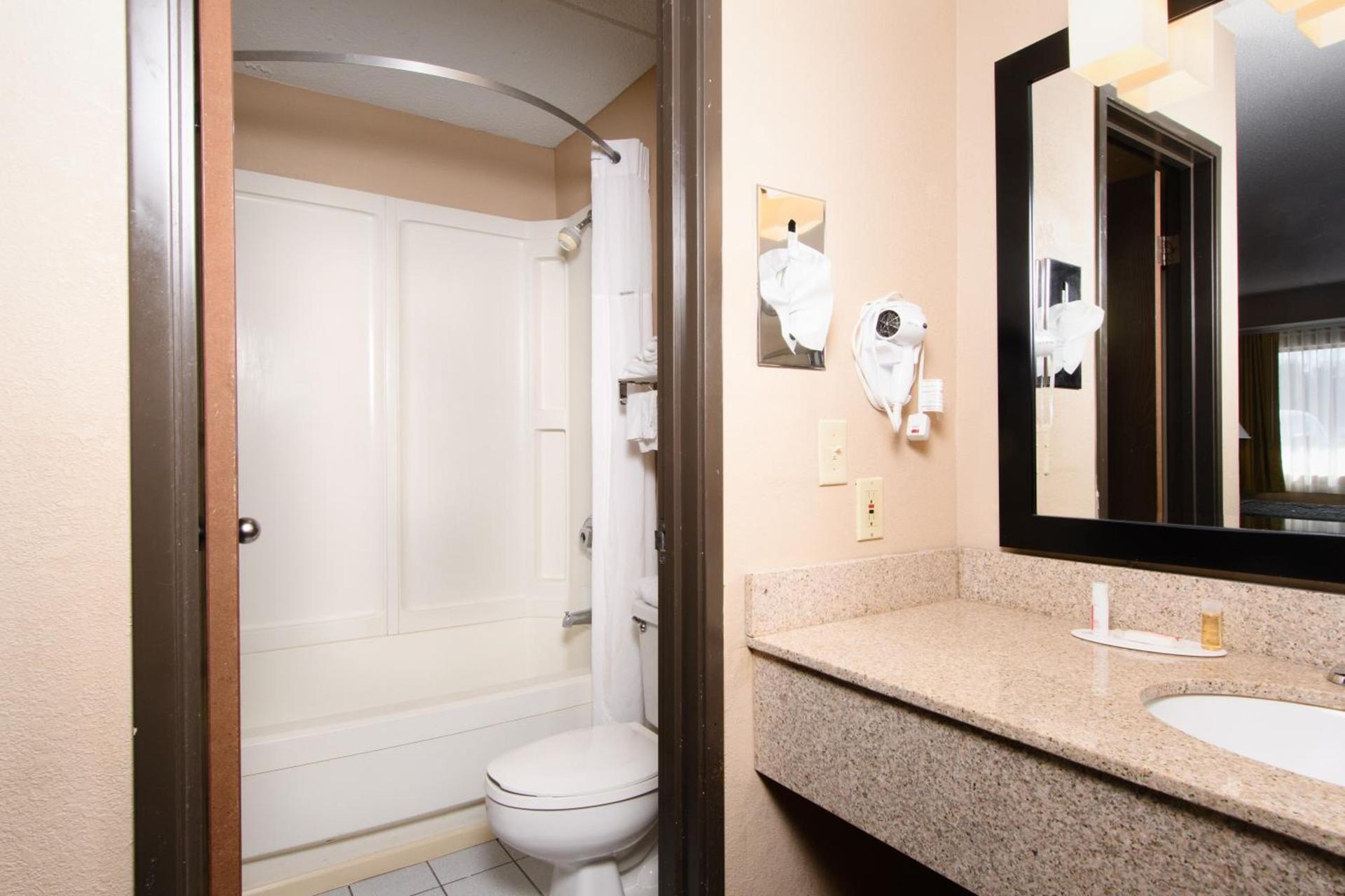 Days Inn by Wyndham Pittsburgh-Harmarville photo 3