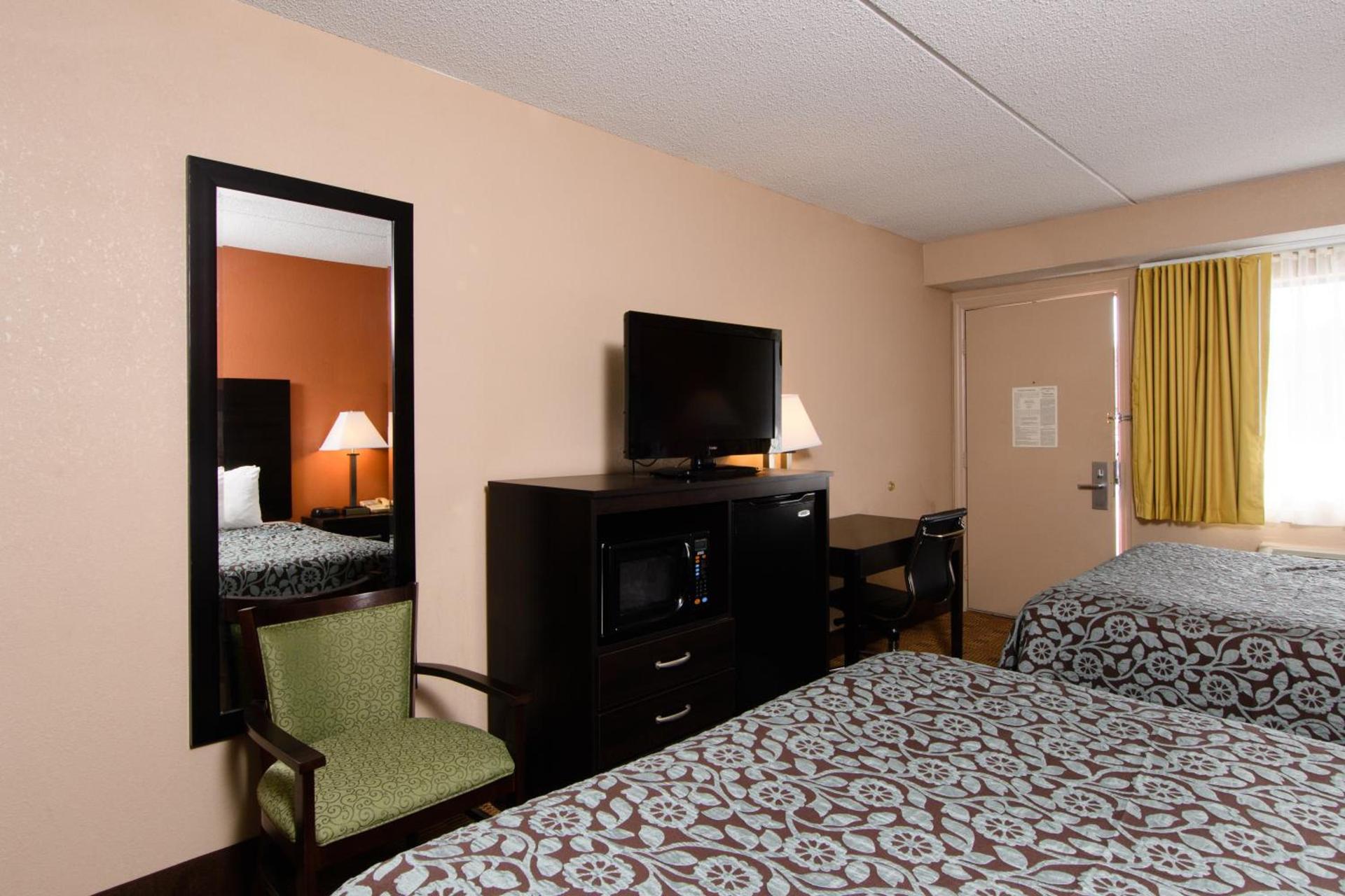 Days Inn by Wyndham Pittsburgh-Harmarville photo 5