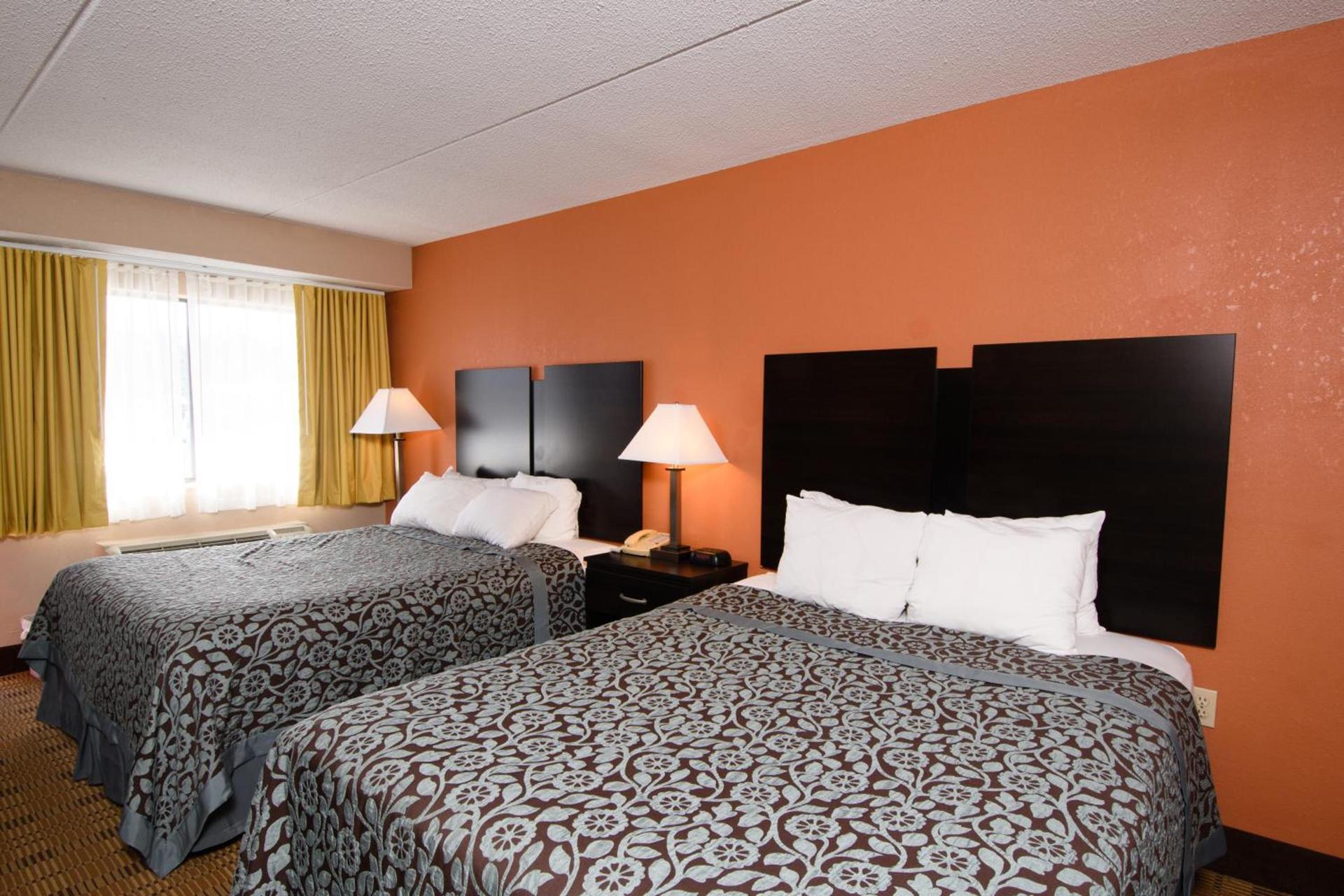 Days Inn by Wyndham Pittsburgh-Harmarville photo 6