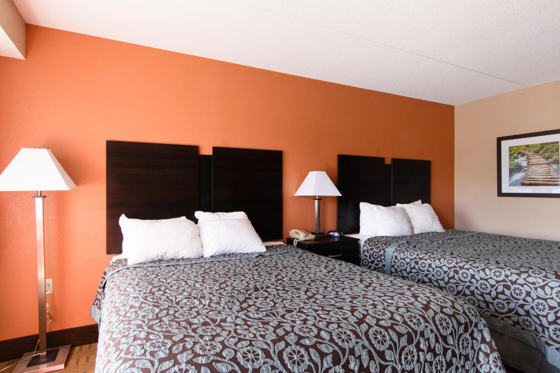 Days Inn by Wyndham Pittsburgh-Harmarville photo 11