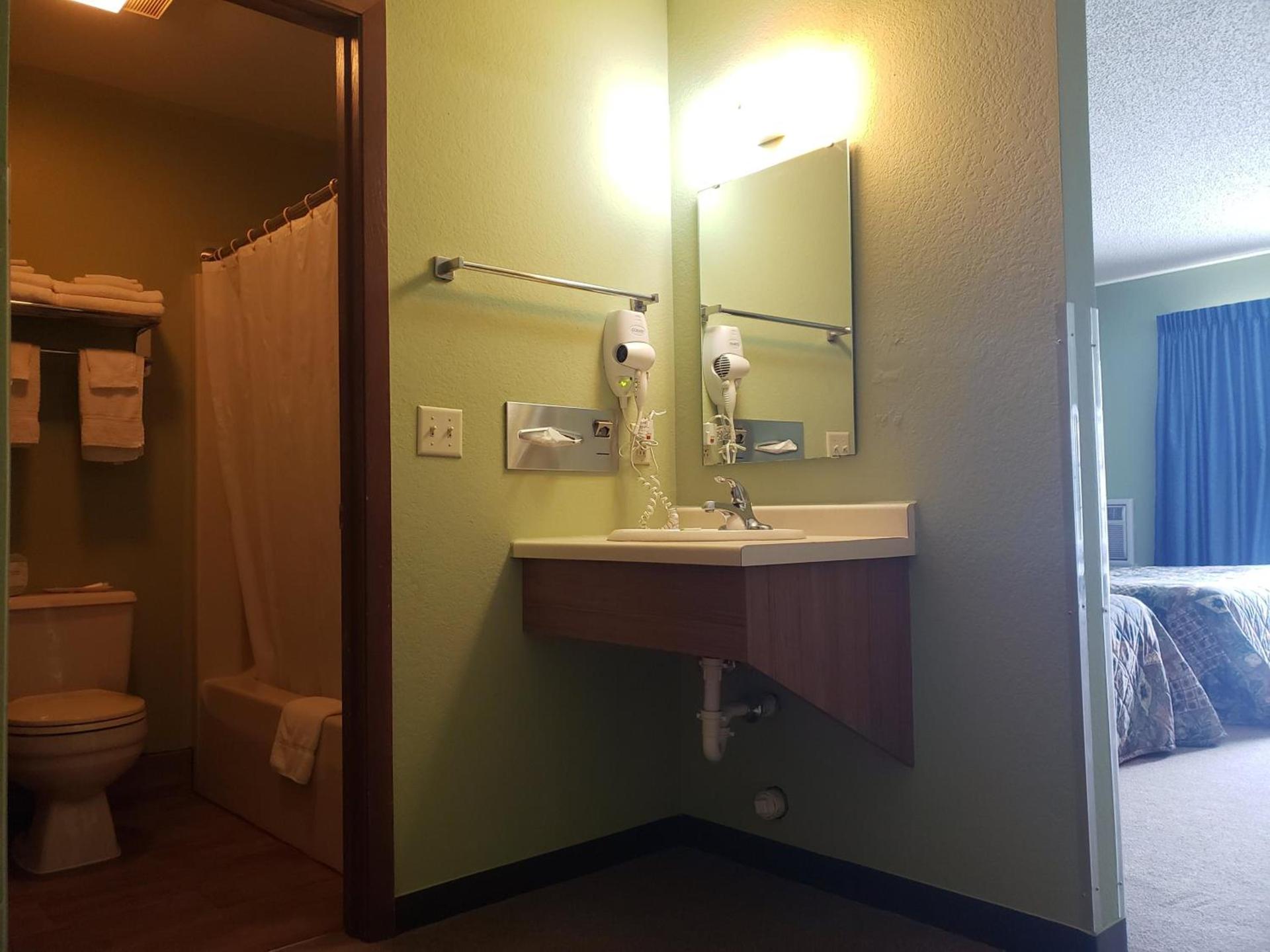 Harbor Lights Lodge photo 28