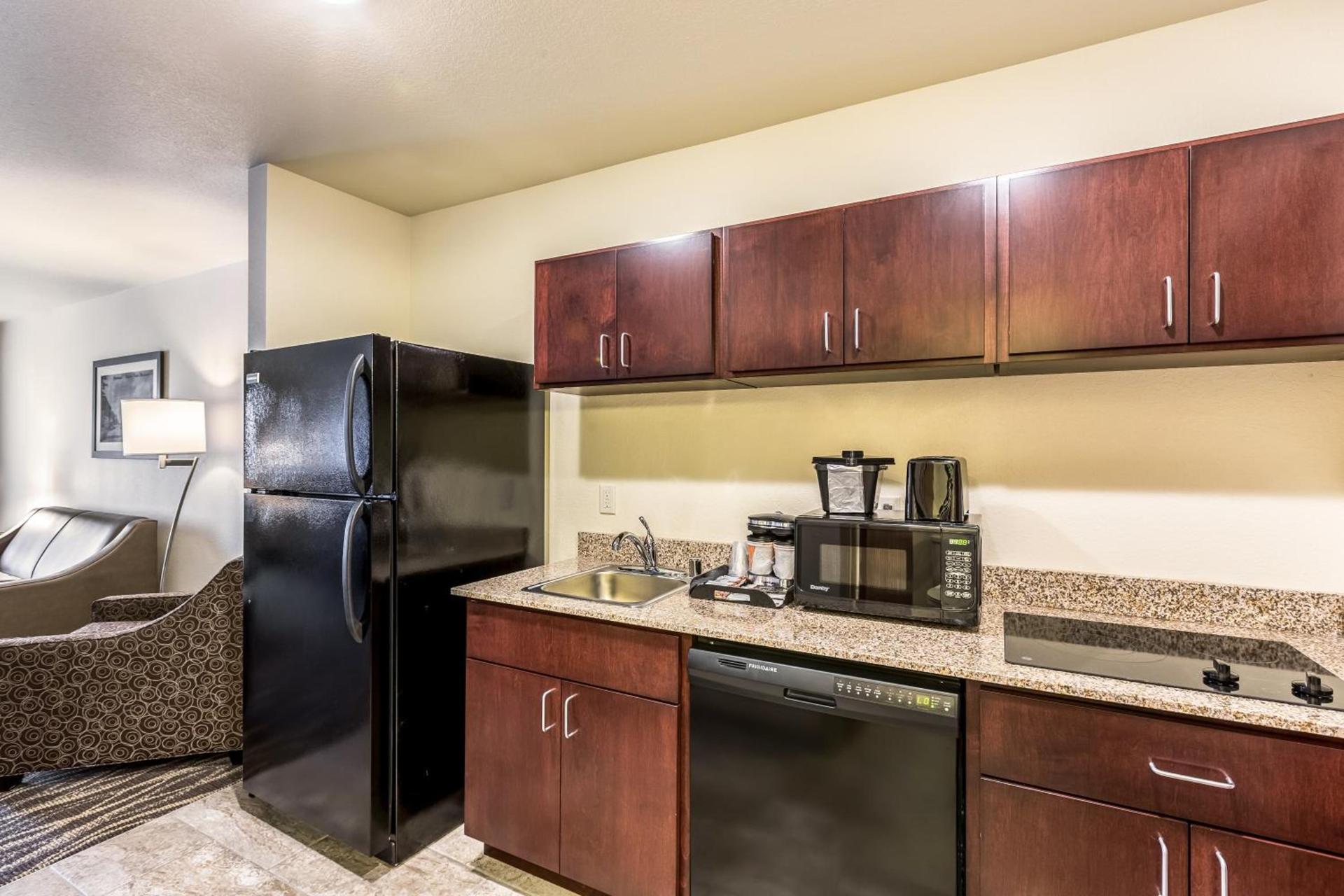 Cobblestone Hotel & Suites Hartford photo 27
