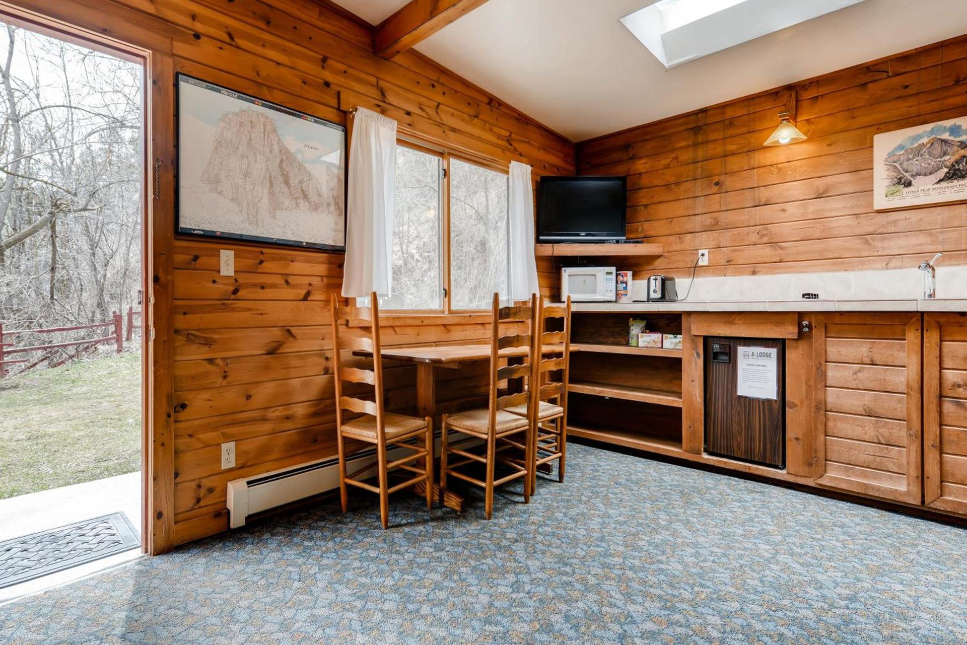 A-Lodge Boulder photo 6