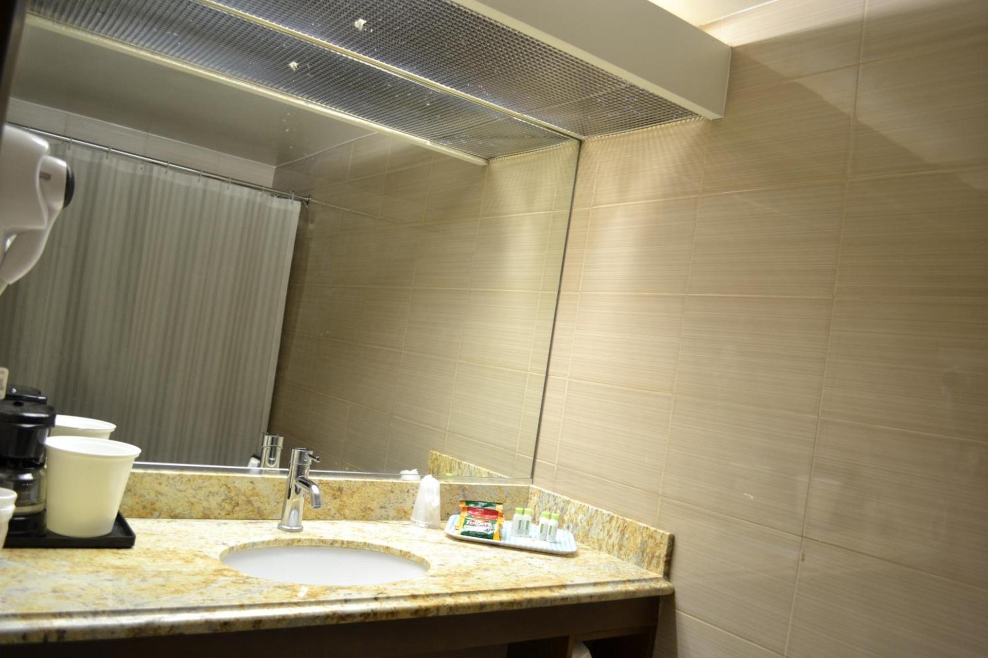 LA Crystal Hotel -Los Angeles-Long Beach Area photo 40