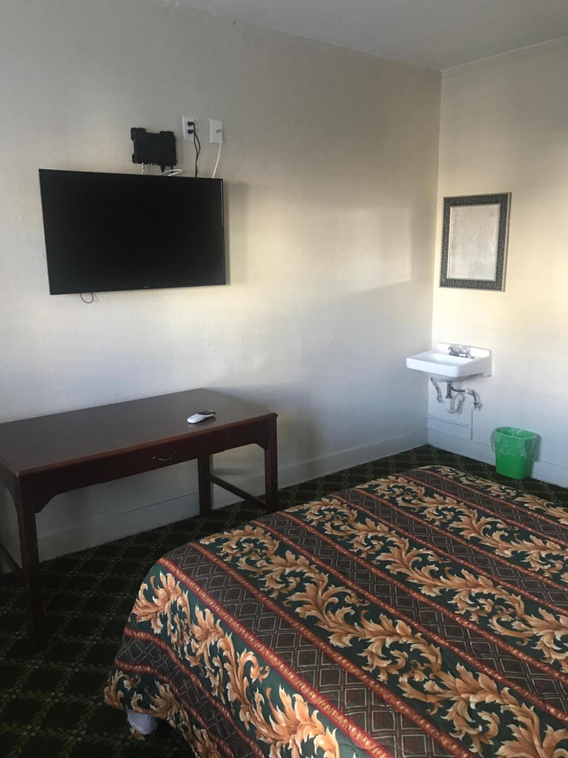 Hotel West Inn, Hollywood - LA photo 4