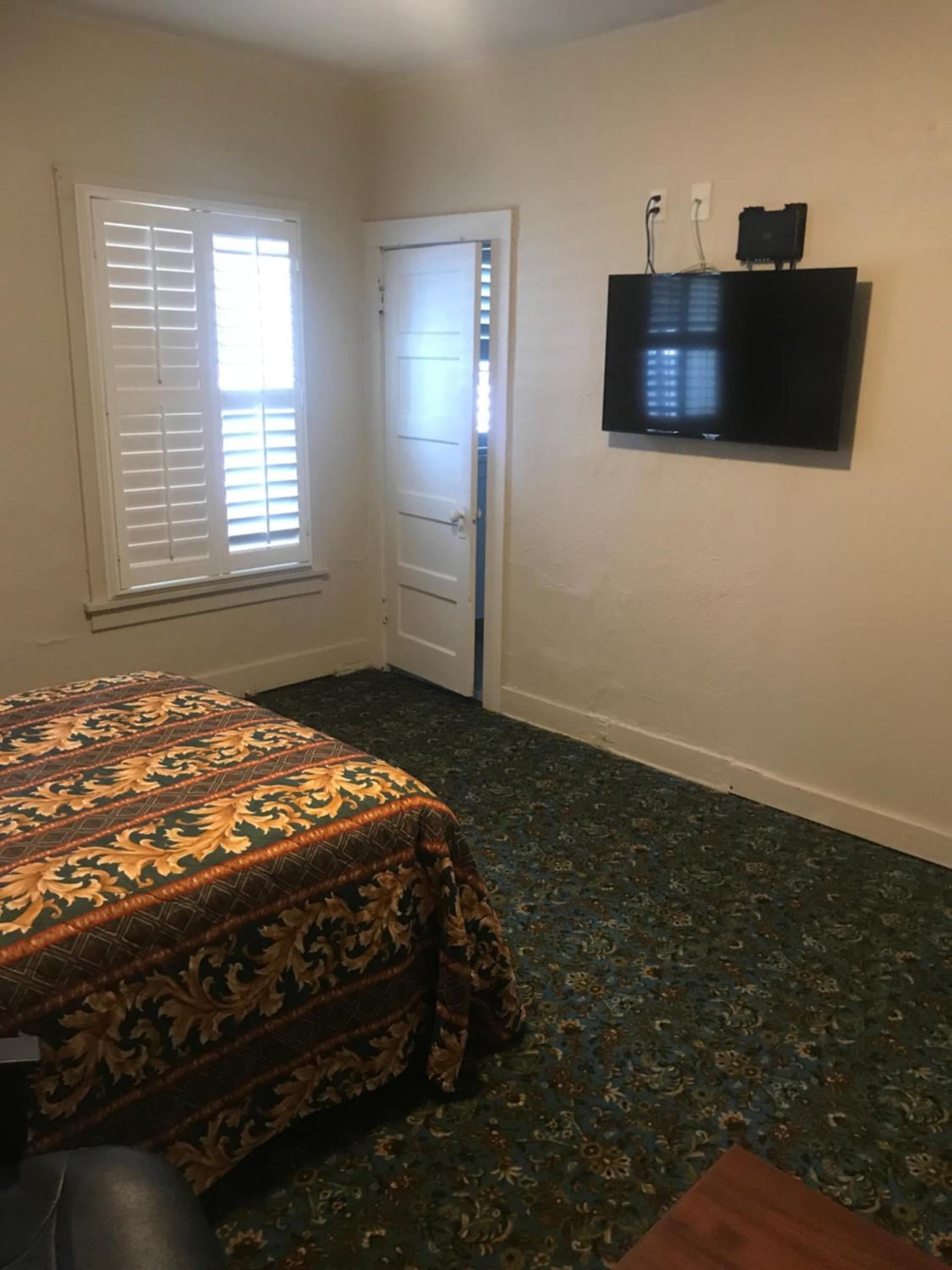 Hotel West Inn, Hollywood - LA photo 2