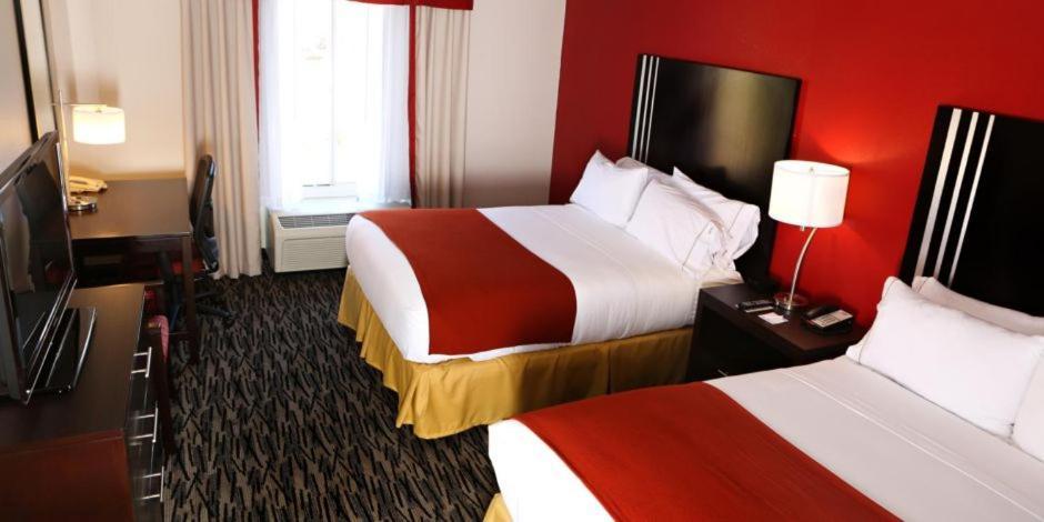 Holiday Inn Express Hotel & Suites - Sumter by IHG photo 4