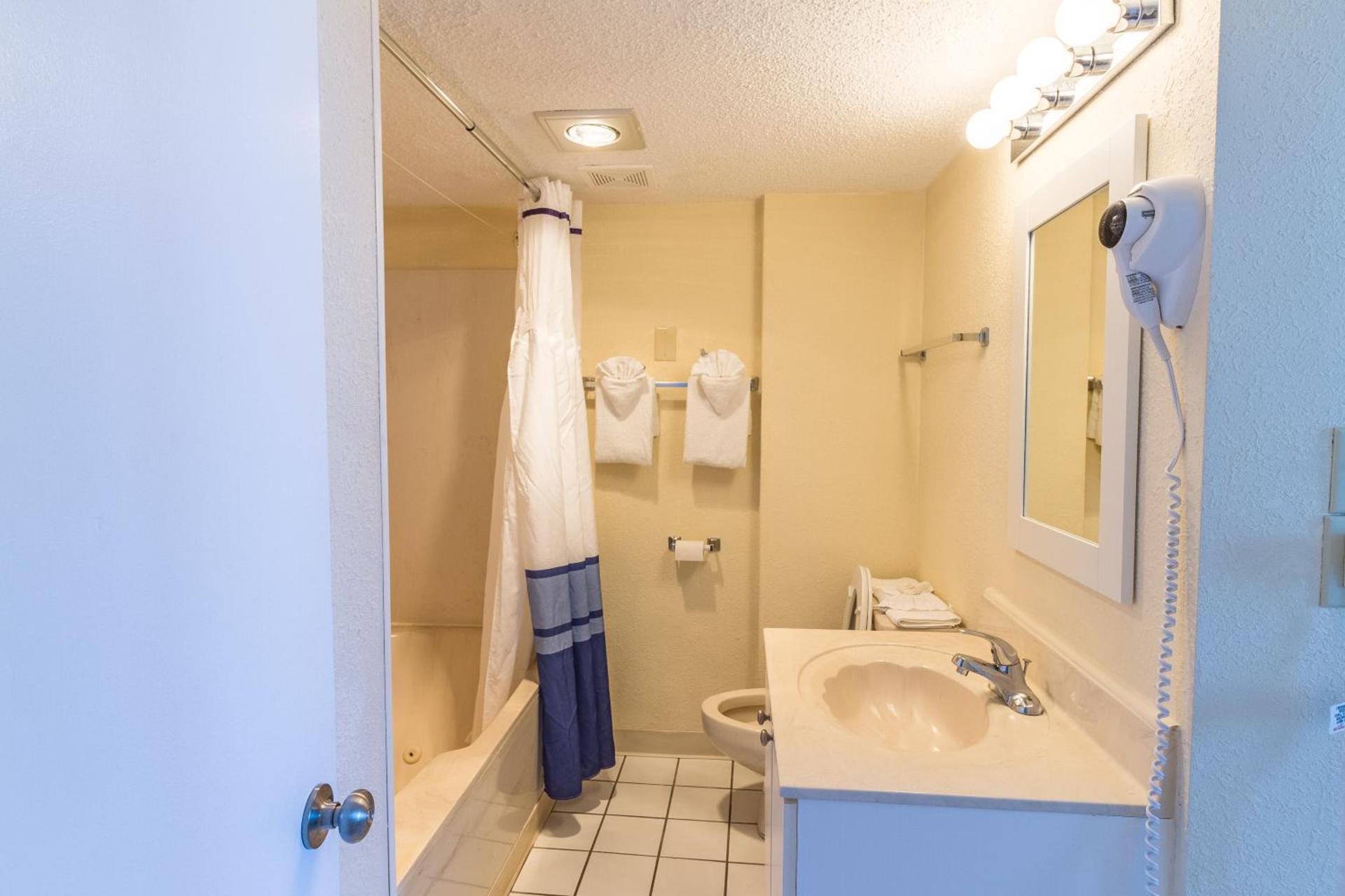 Yachtsman Oceanfront Resort photo 42
