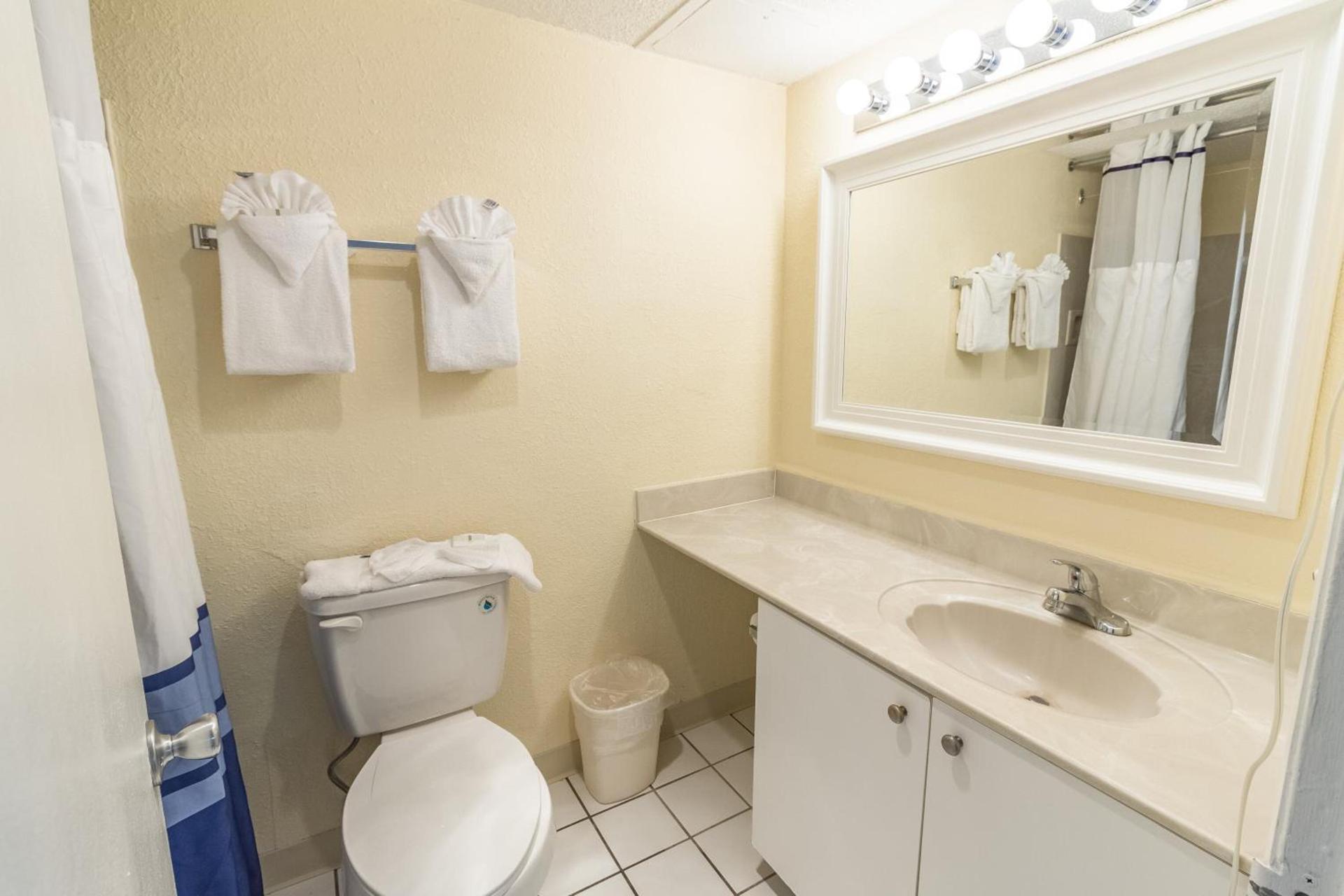 Yachtsman Oceanfront Resort photo 43