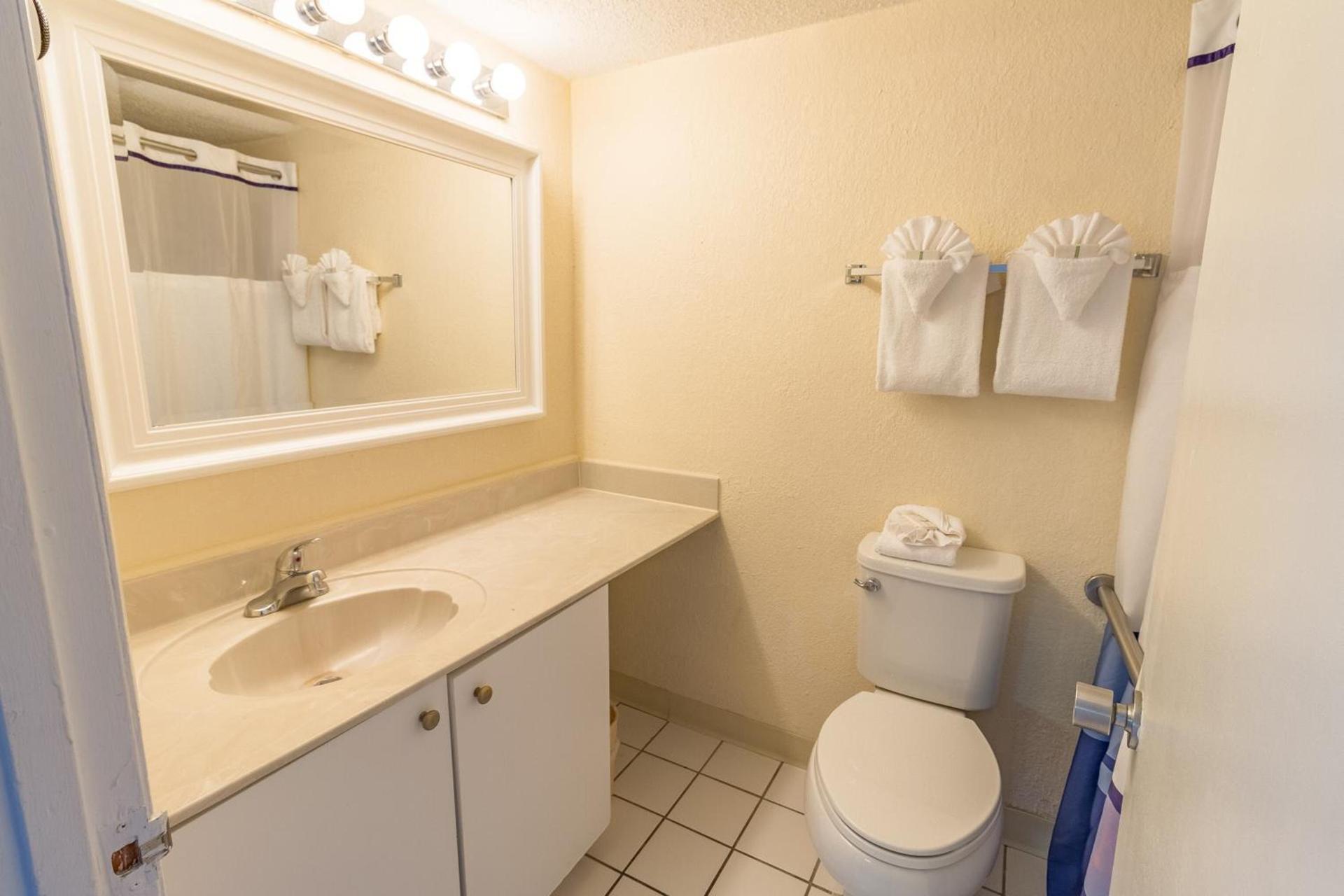 Yachtsman Oceanfront Resort photo 32