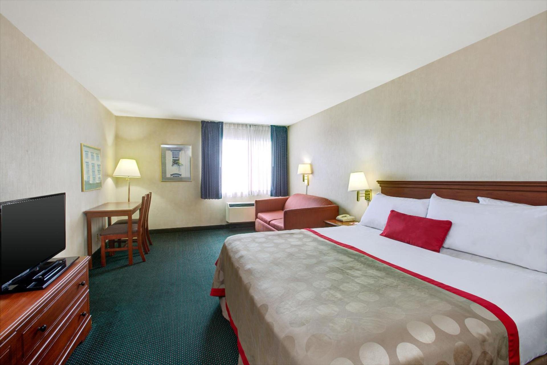 Ramada by Wyndham Hawthorne/LAX photo 16