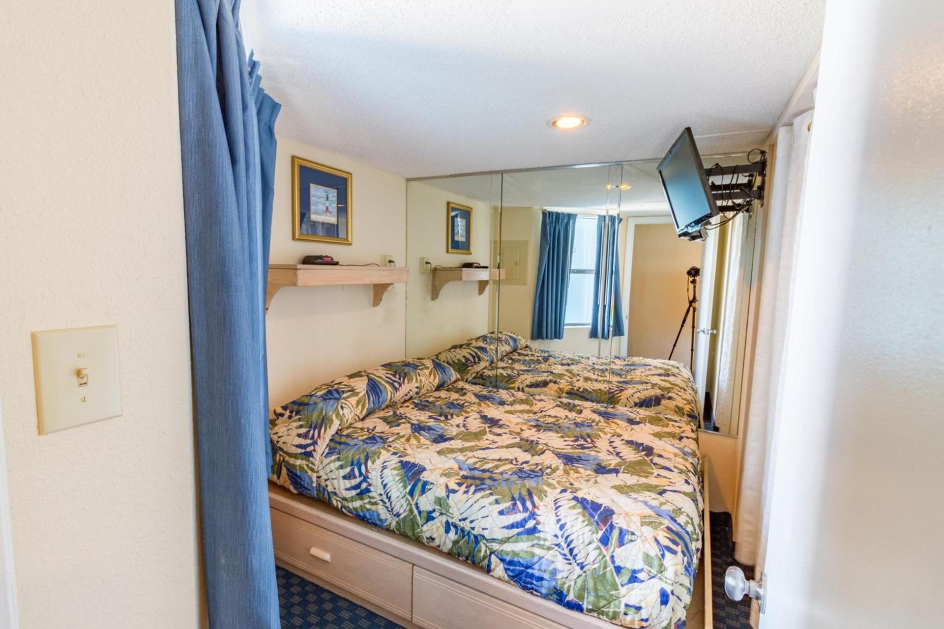 Yachtsman Oceanfront Resort photo 25