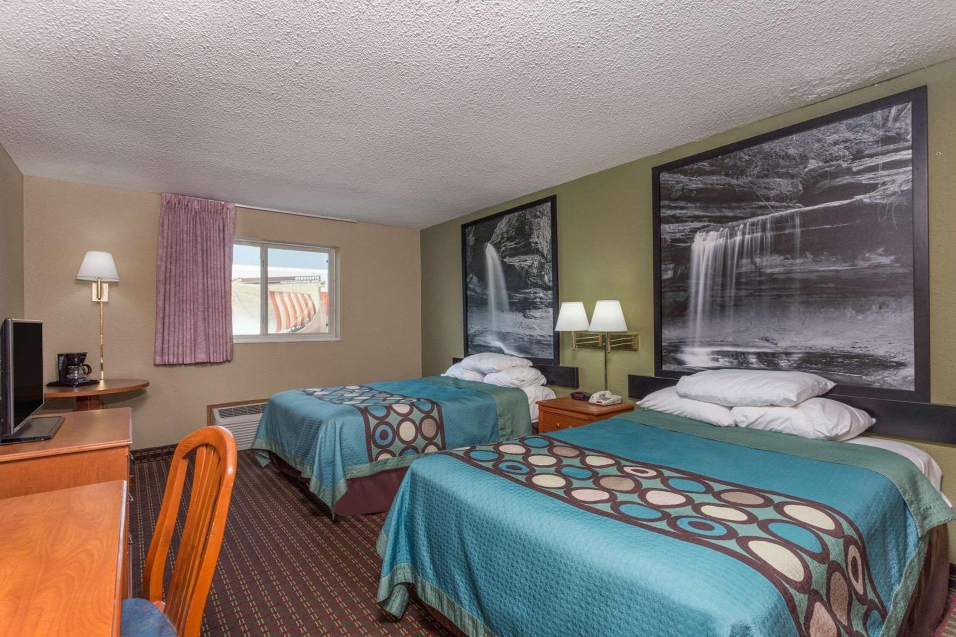 Super 8 by Wyndham Mendota I-39 photo 4