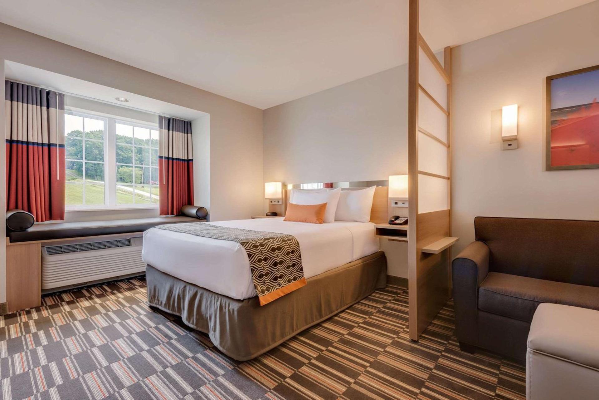 Microtel Inn & Suites by Wyndham Clarion photo 11
