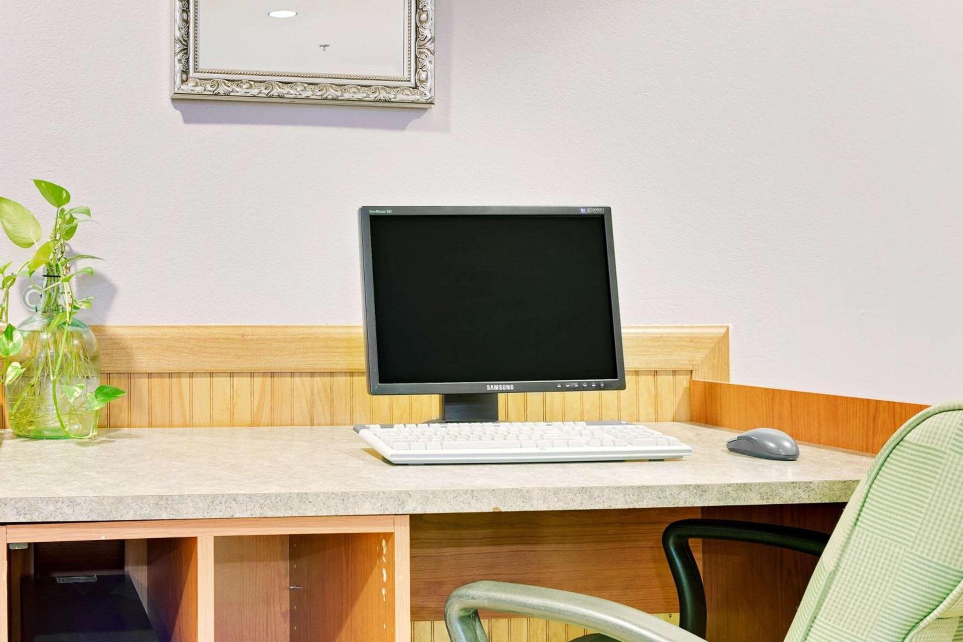 Microtel Inn & Suites by Wyndham Augusta/Riverwatch photo 50