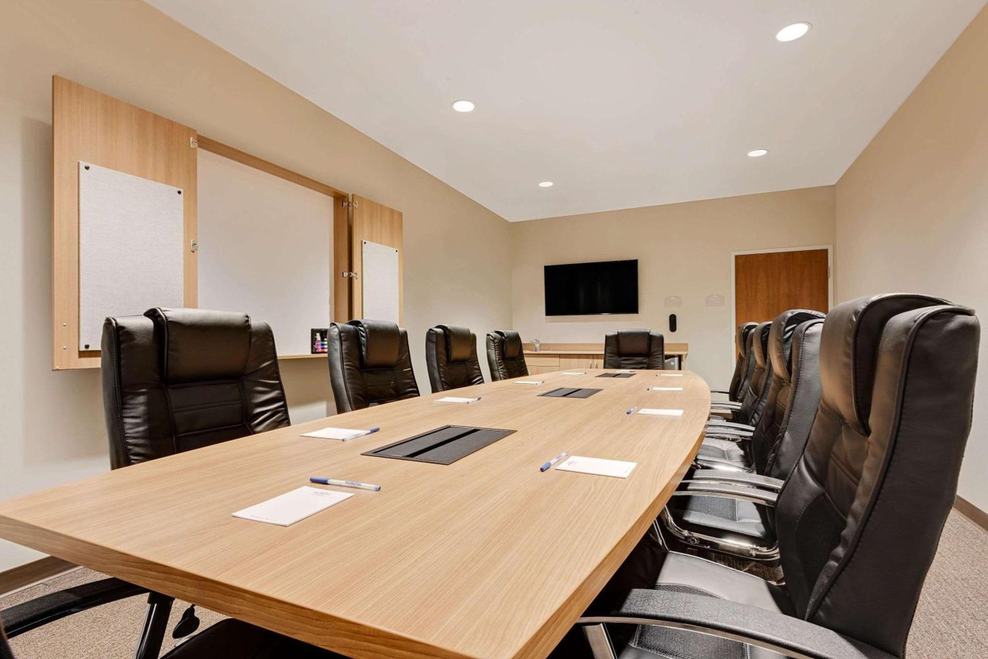 Microtel Inn & Suites by Wyndham Clarion photo 13
