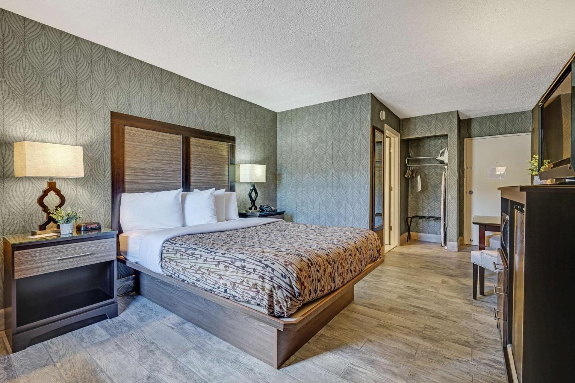 Blue Creek Inn photo 40