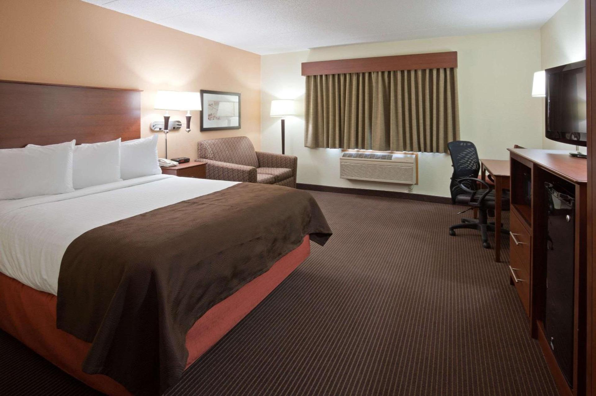 AmericInn by Wyndham Bismarck photo 10