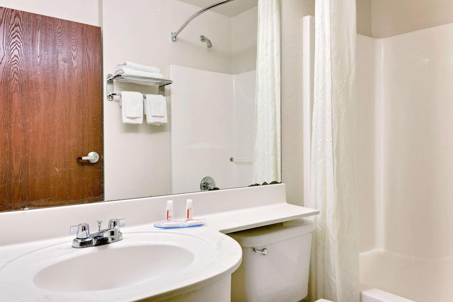 Microtel Inn & Suites by Wyndham Augusta/Riverwatch photo 49