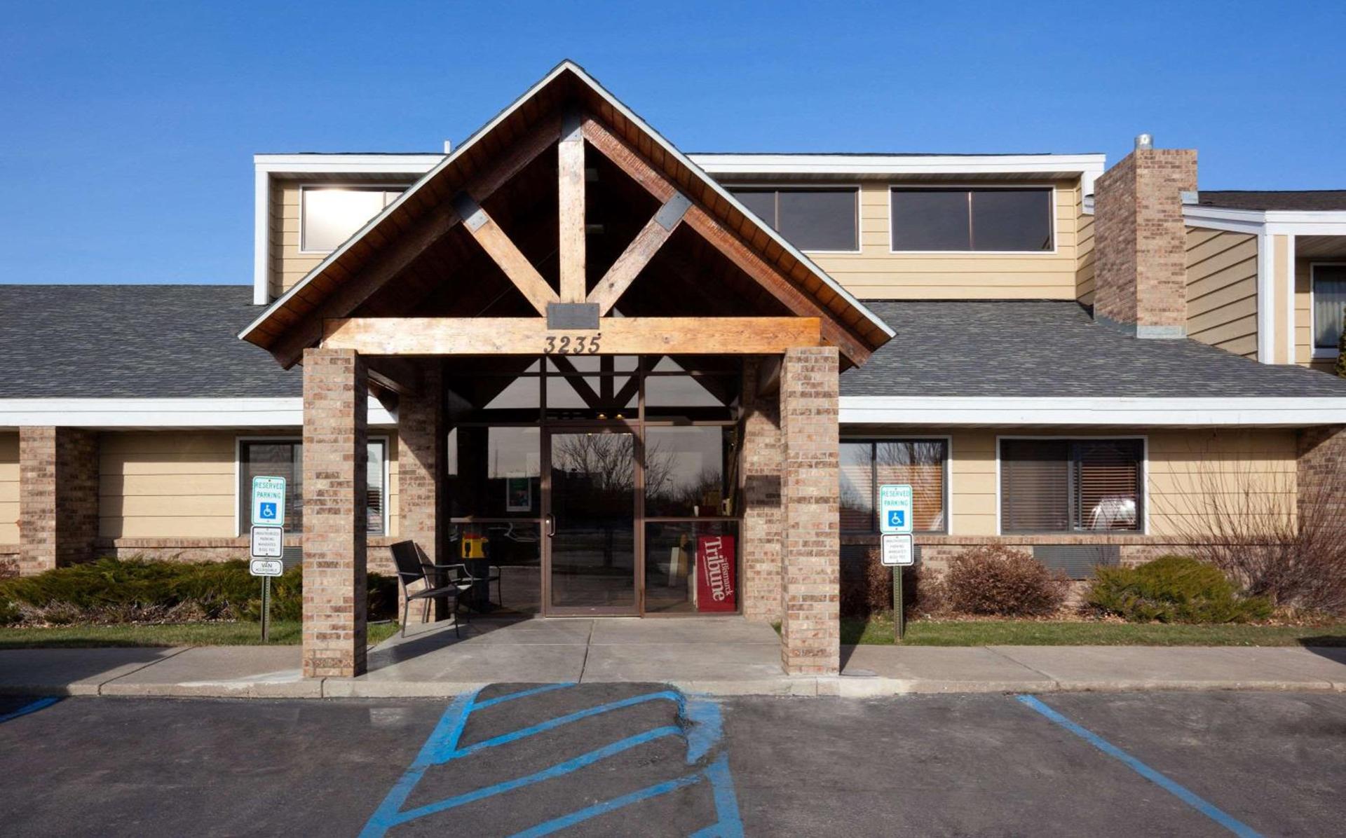 AmericInn by Wyndham Bismarck photo 2