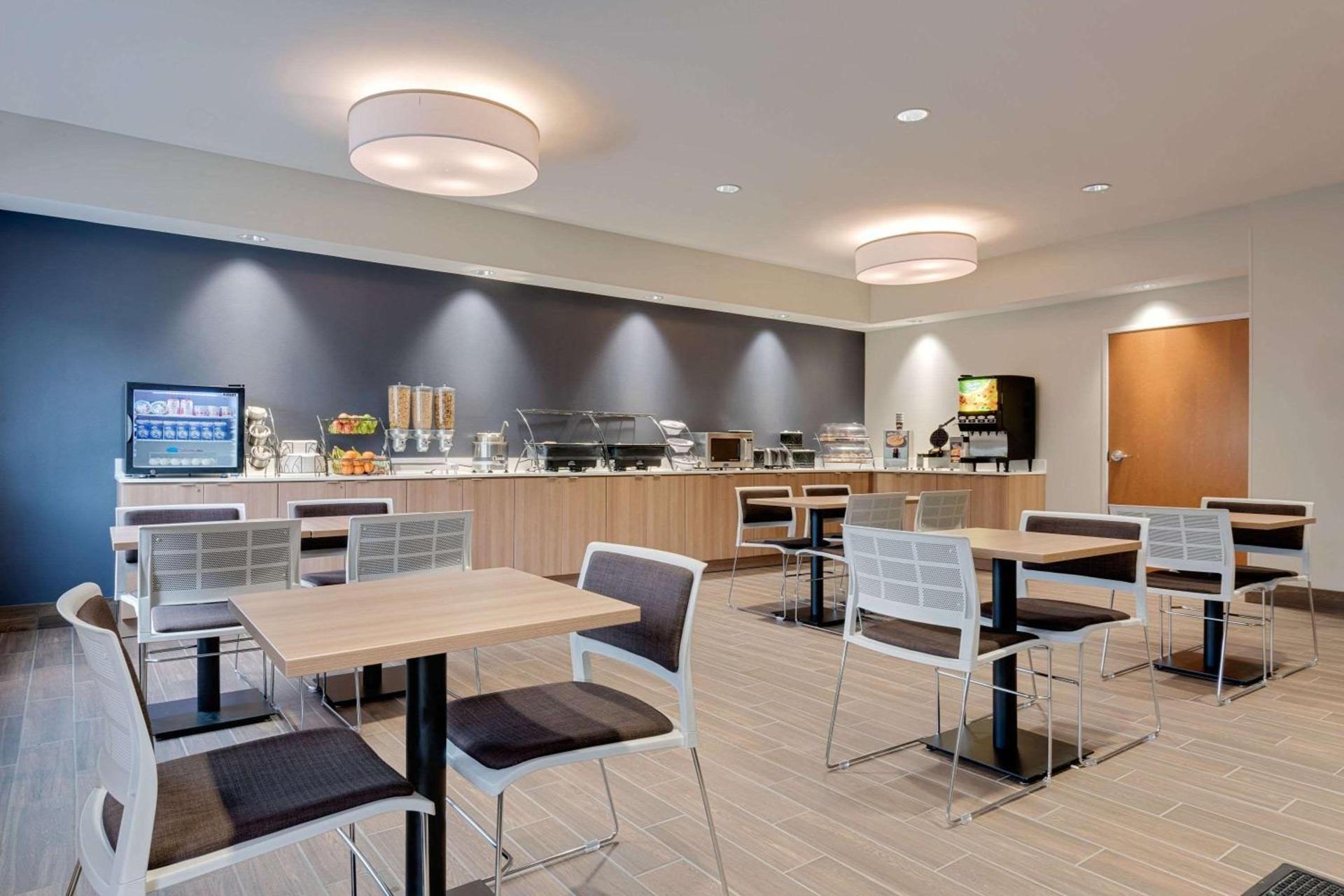 Microtel Inn & Suites by Wyndham Clarion photo 14