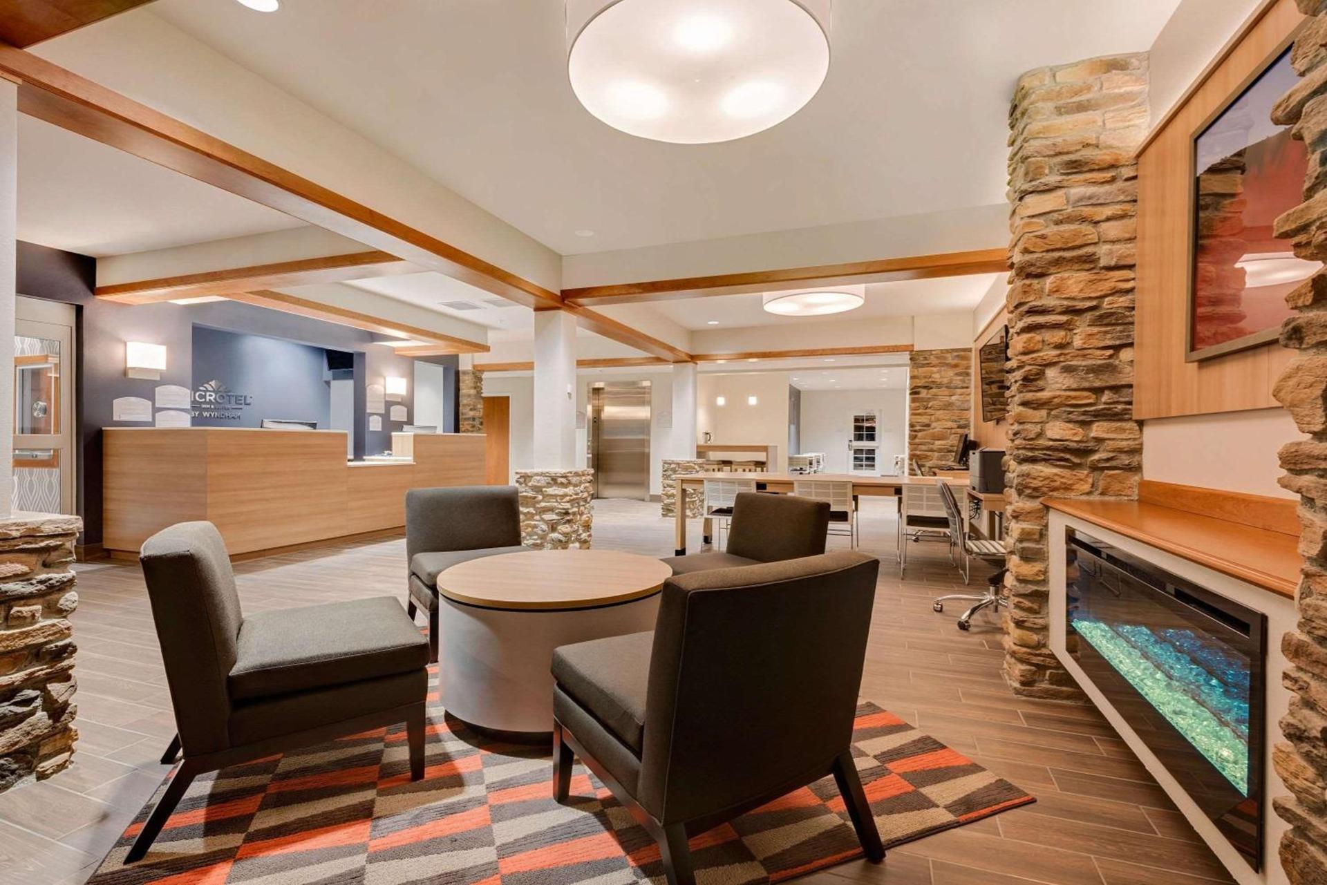 Microtel Inn & Suites by Wyndham Clarion photo 2