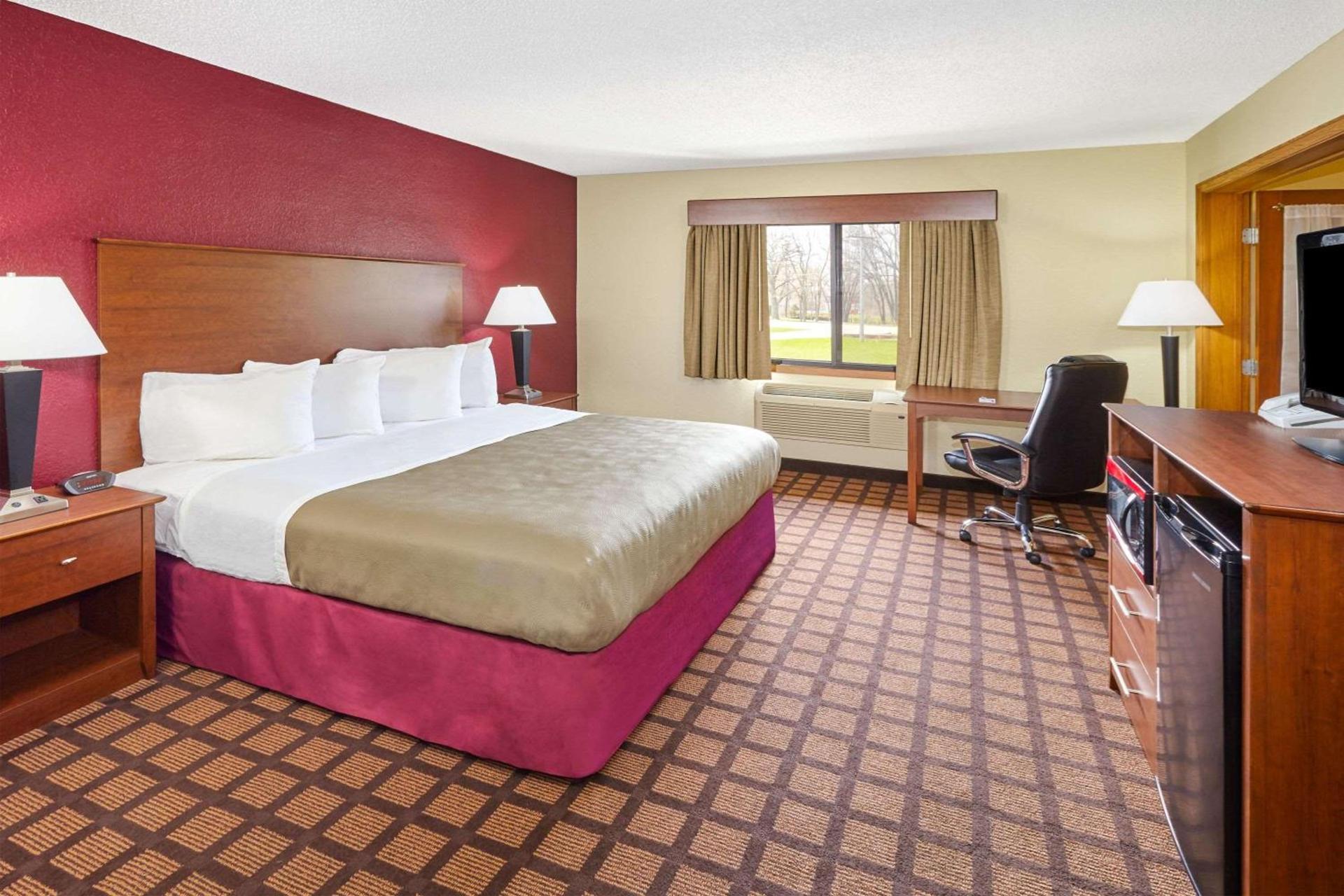 AmericInn by Wyndham Burlington photo 9