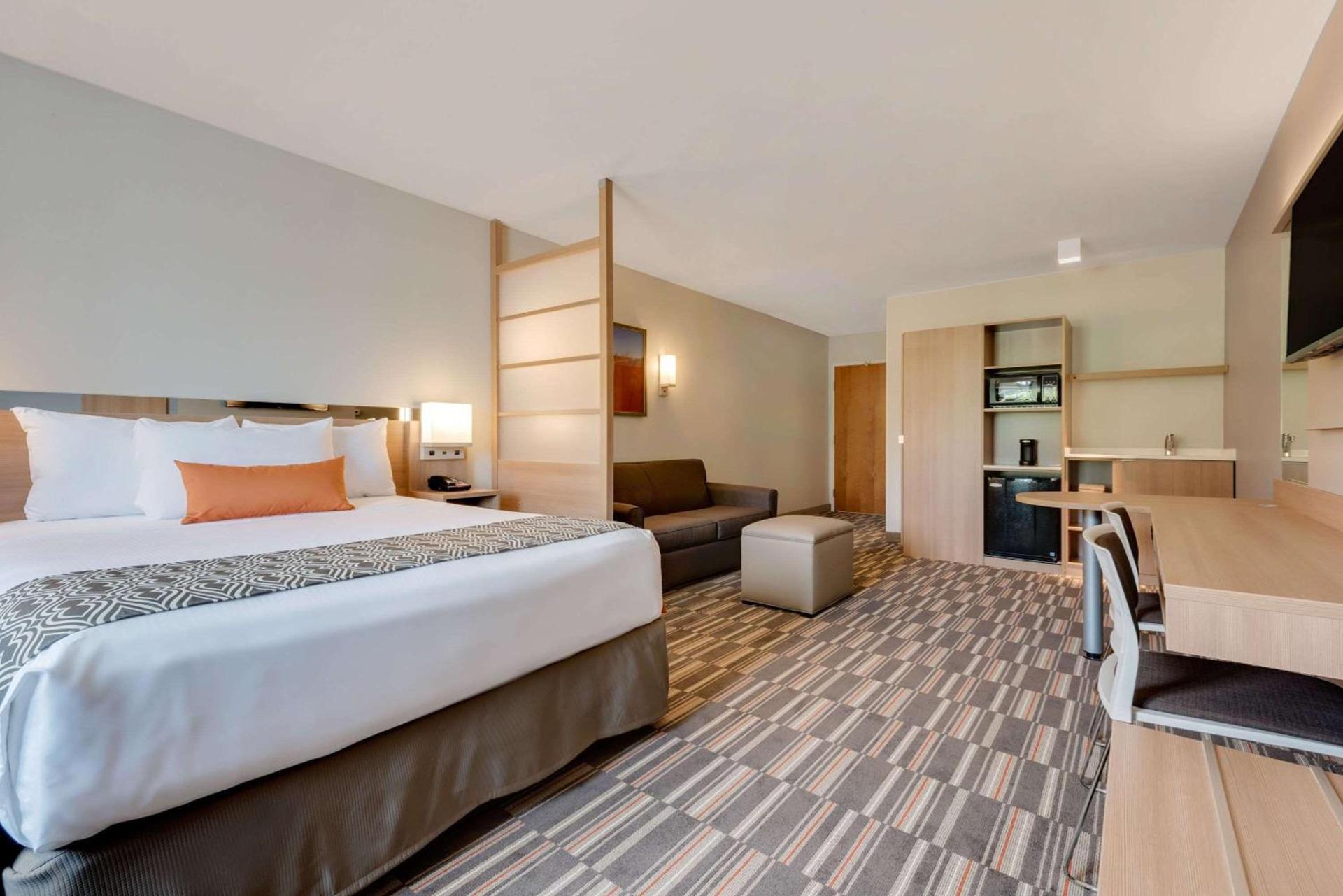 Microtel Inn & Suites by Wyndham Clarion photo 12