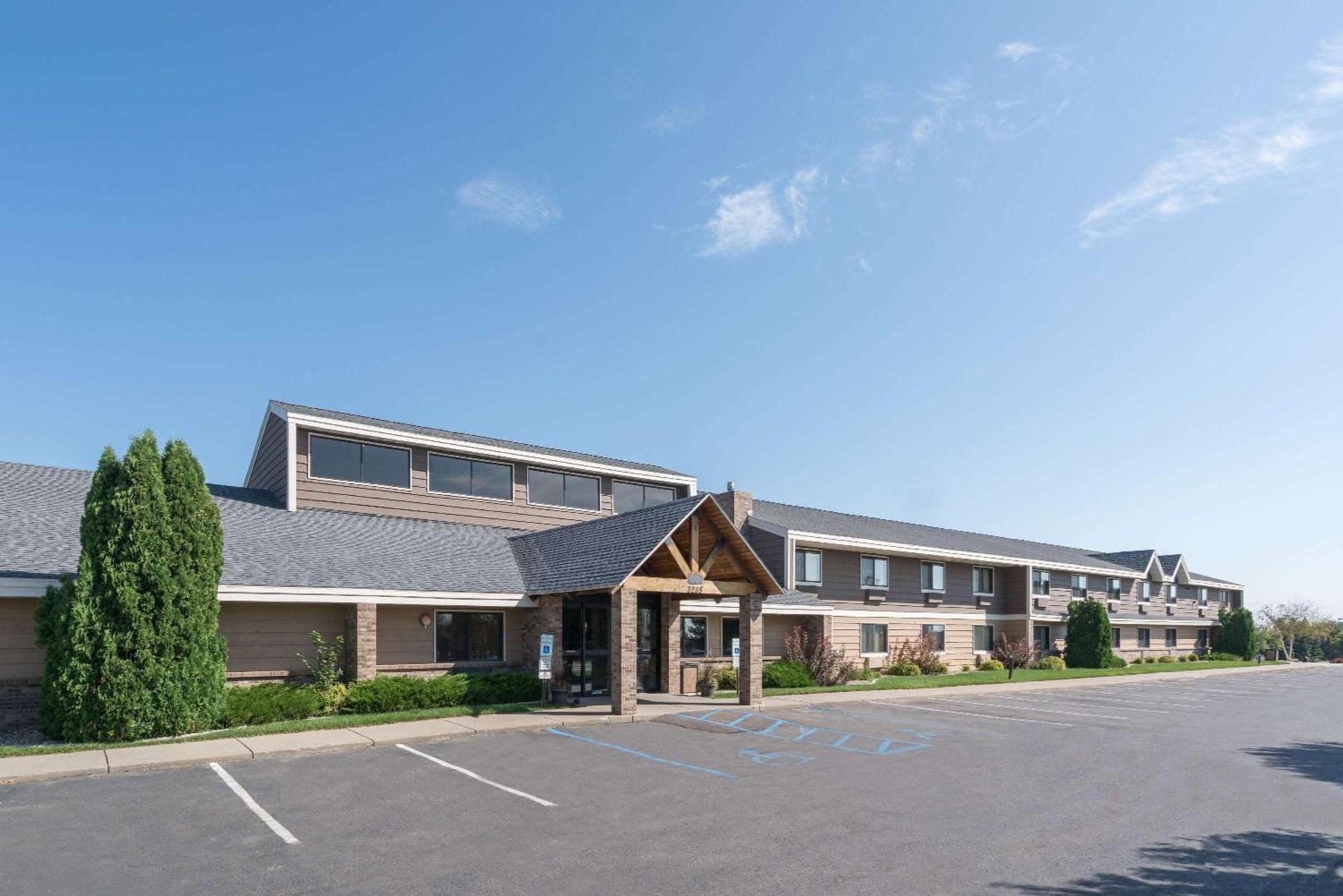 AmericInn by Wyndham Bismarck photo 1